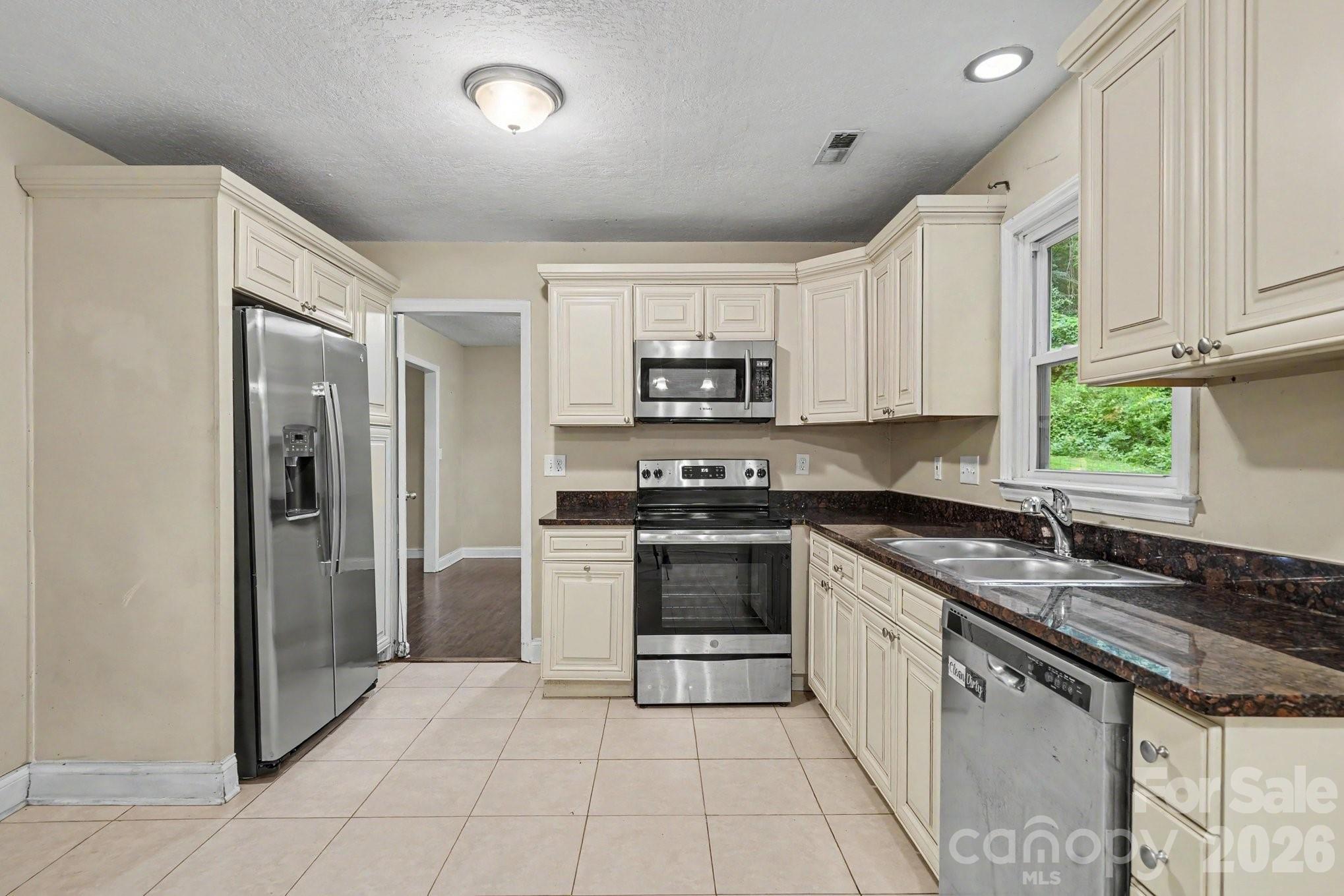 7111 Amarillo Drive — Charlotte