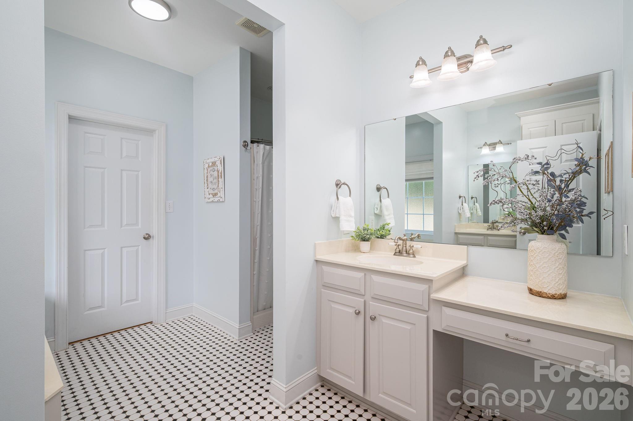 3020 N Ridge Court — Lincolnton