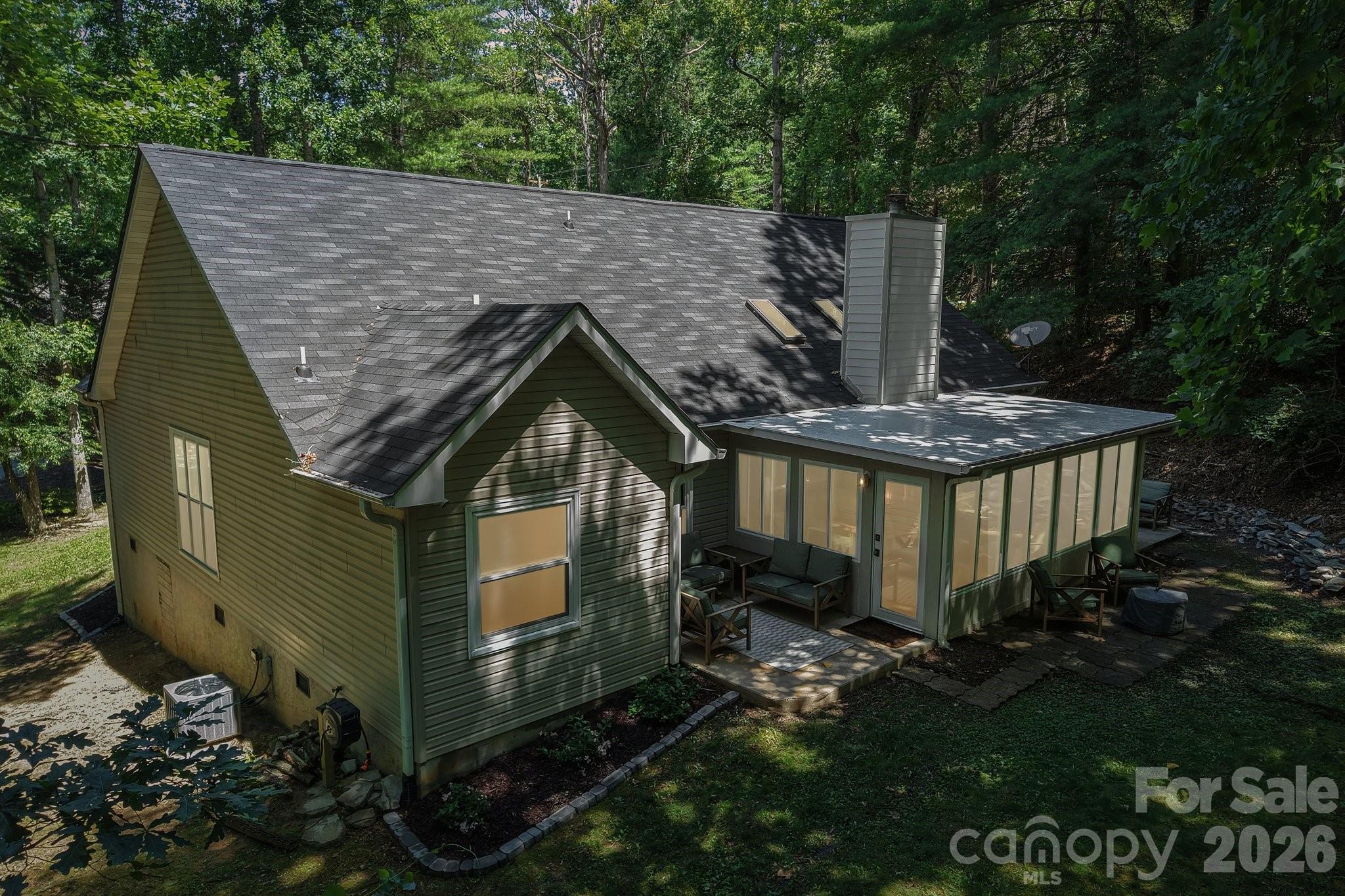401 Heather Marie Drive — Hendersonville
