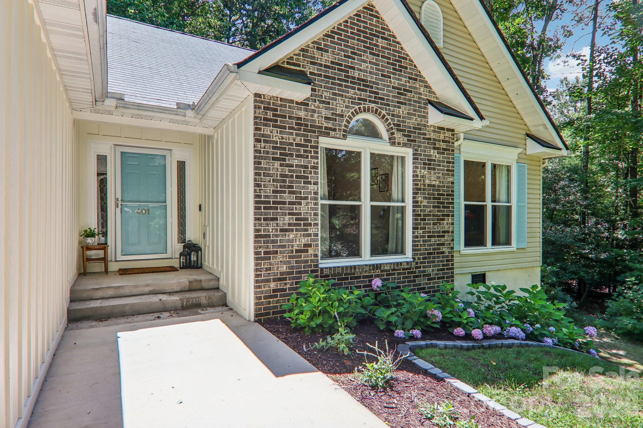 401 Heather Marie Drive — Hendersonville
