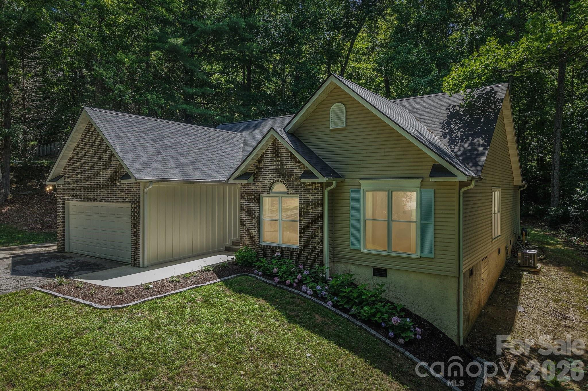 401 Heather Marie Drive — Hendersonville