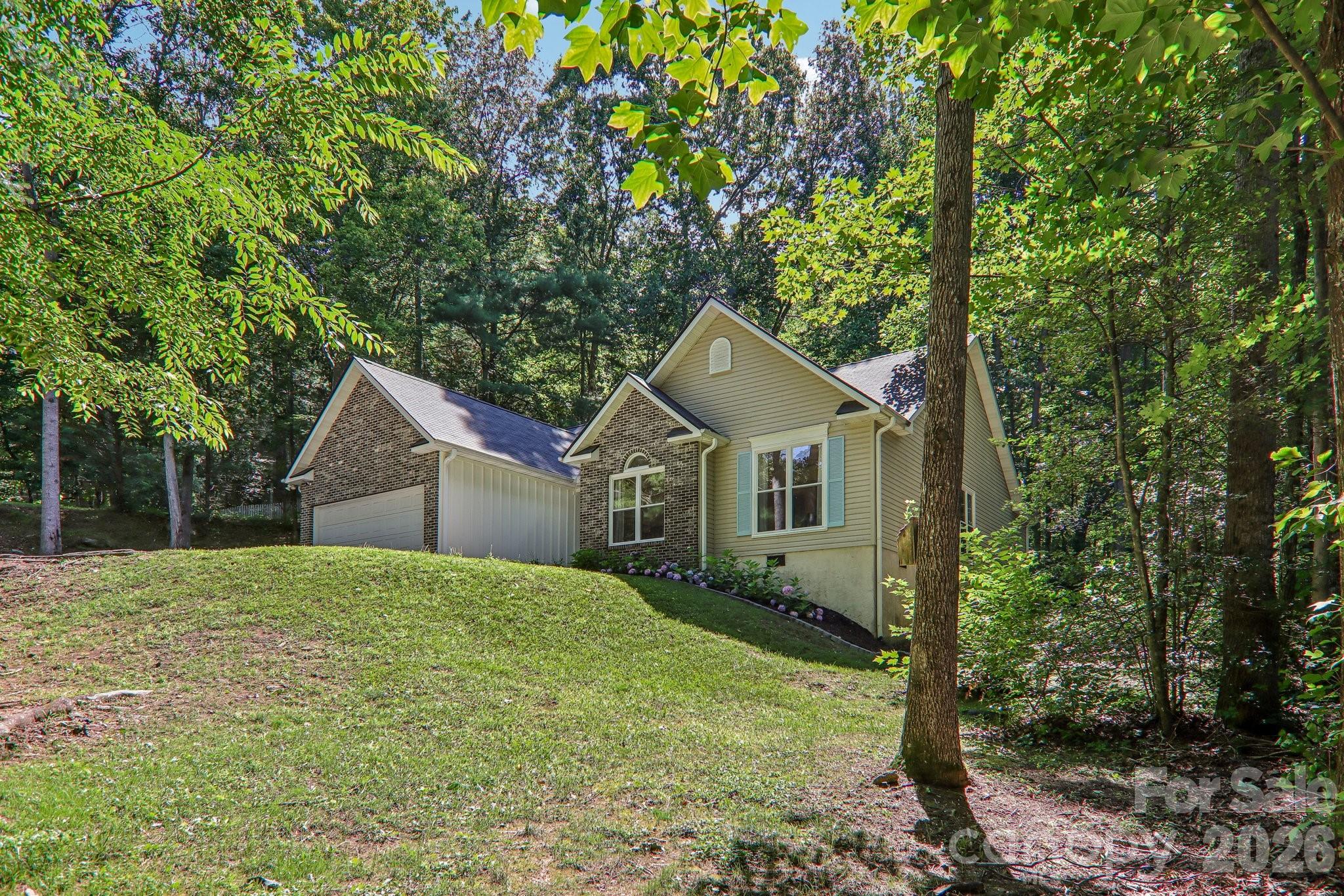 401 Heather Marie Drive — Hendersonville
