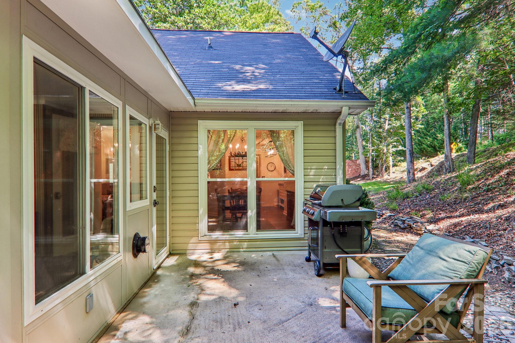 401 Heather Marie Drive — Hendersonville
