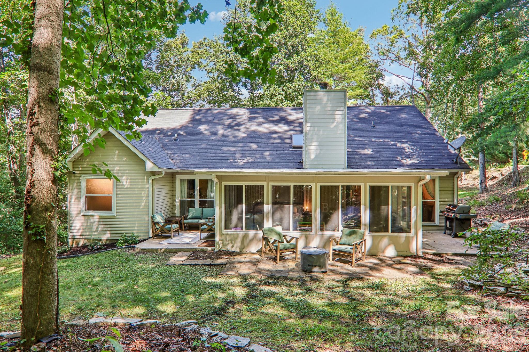 401 Heather Marie Drive — Hendersonville