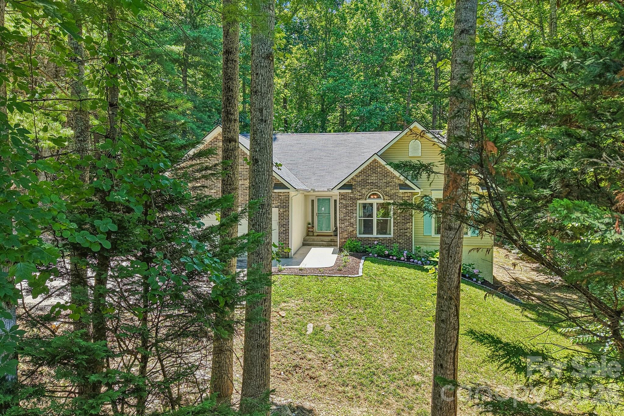 401 Heather Marie Drive — Hendersonville