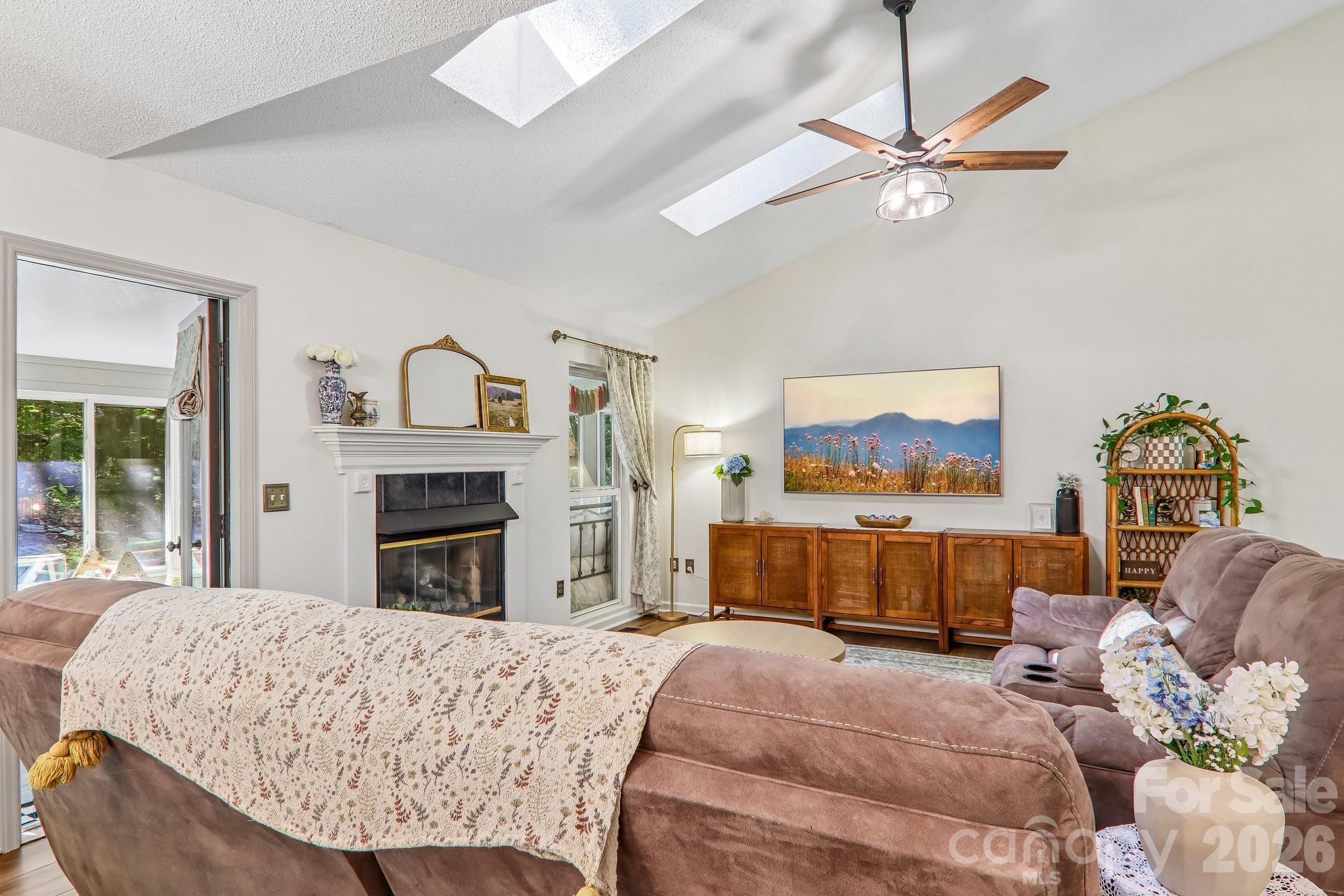 401 Heather Marie Drive — Hendersonville