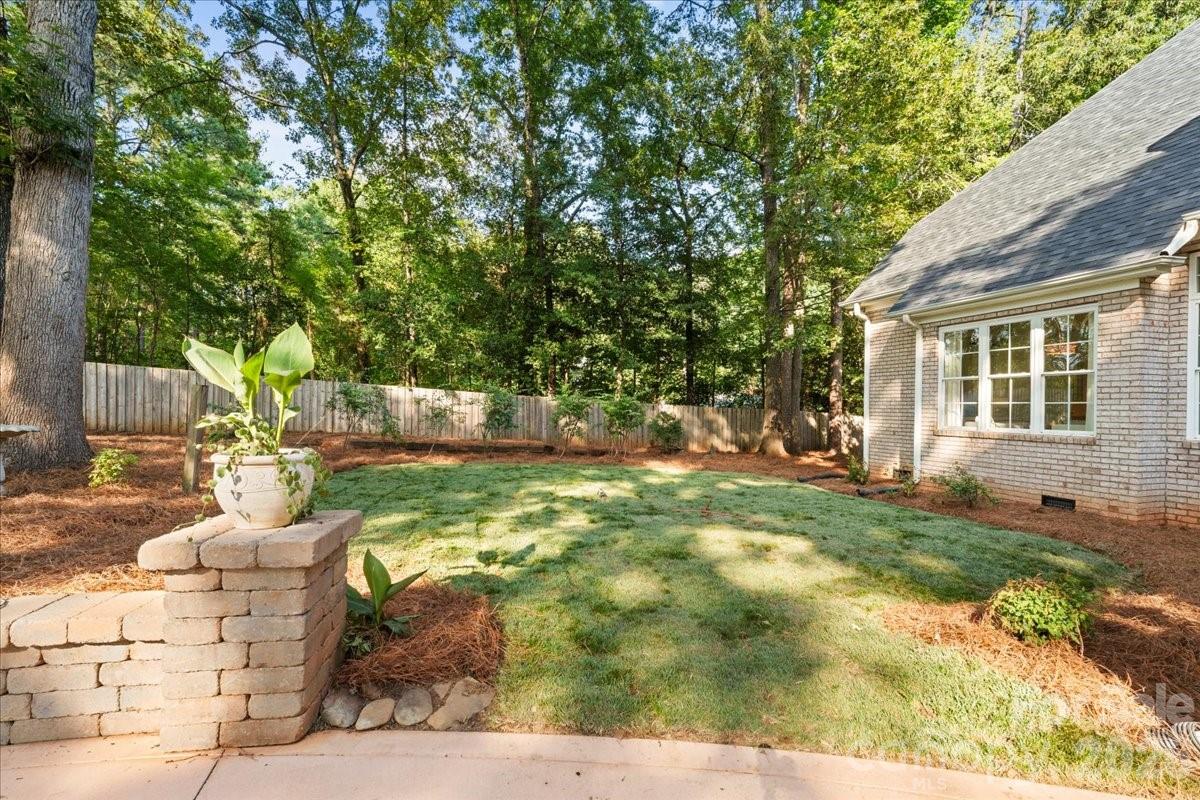 49437 Quail Trail Road — Norwood