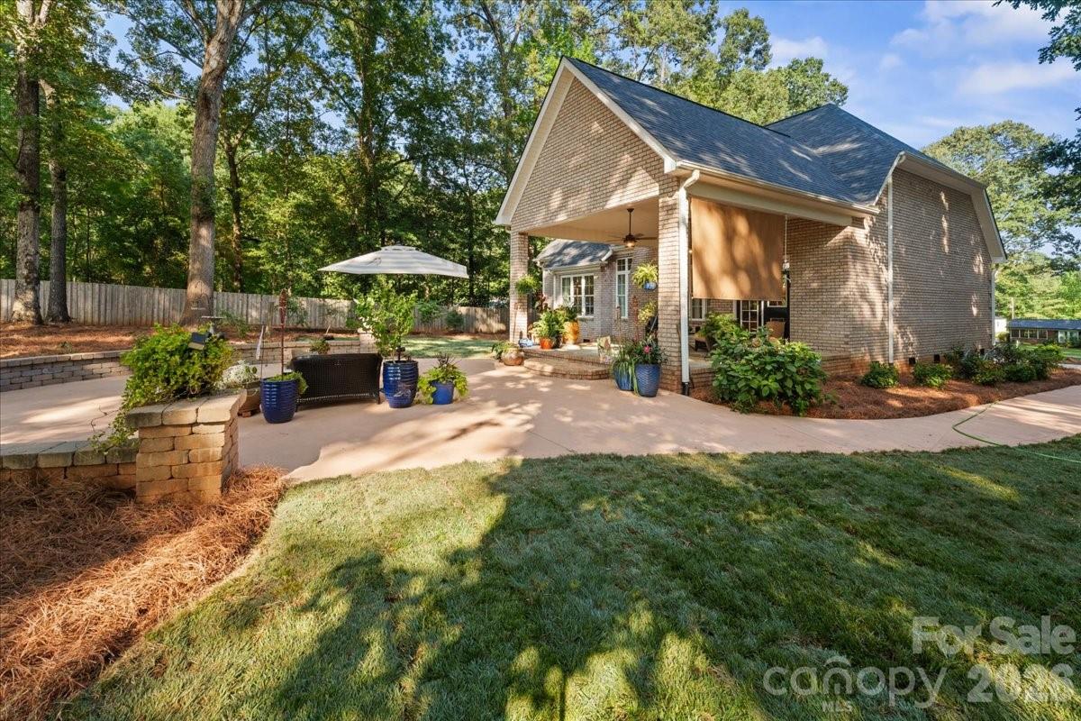 49437 Quail Trail Road — Norwood