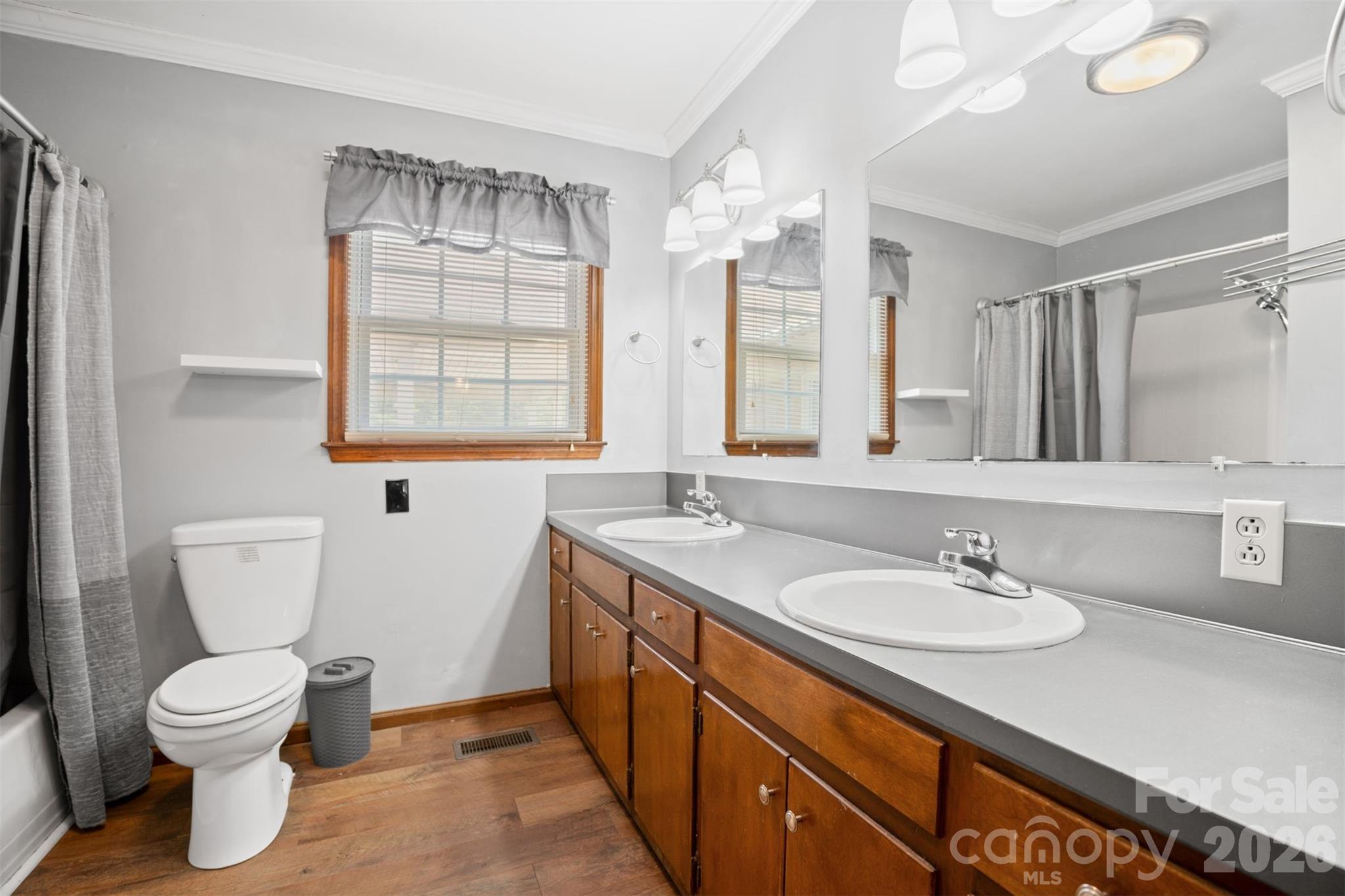 218 S Plantation Road — Lancaster