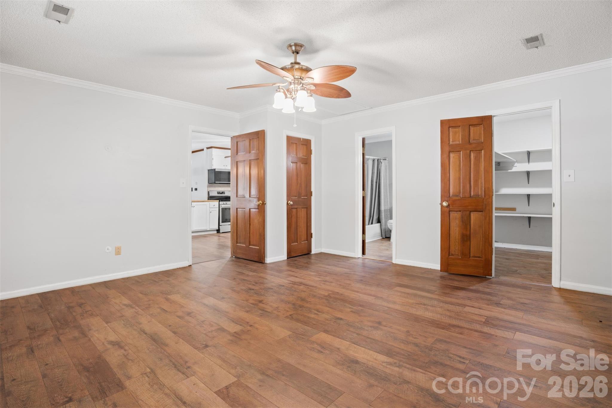 218 S Plantation Road — Lancaster