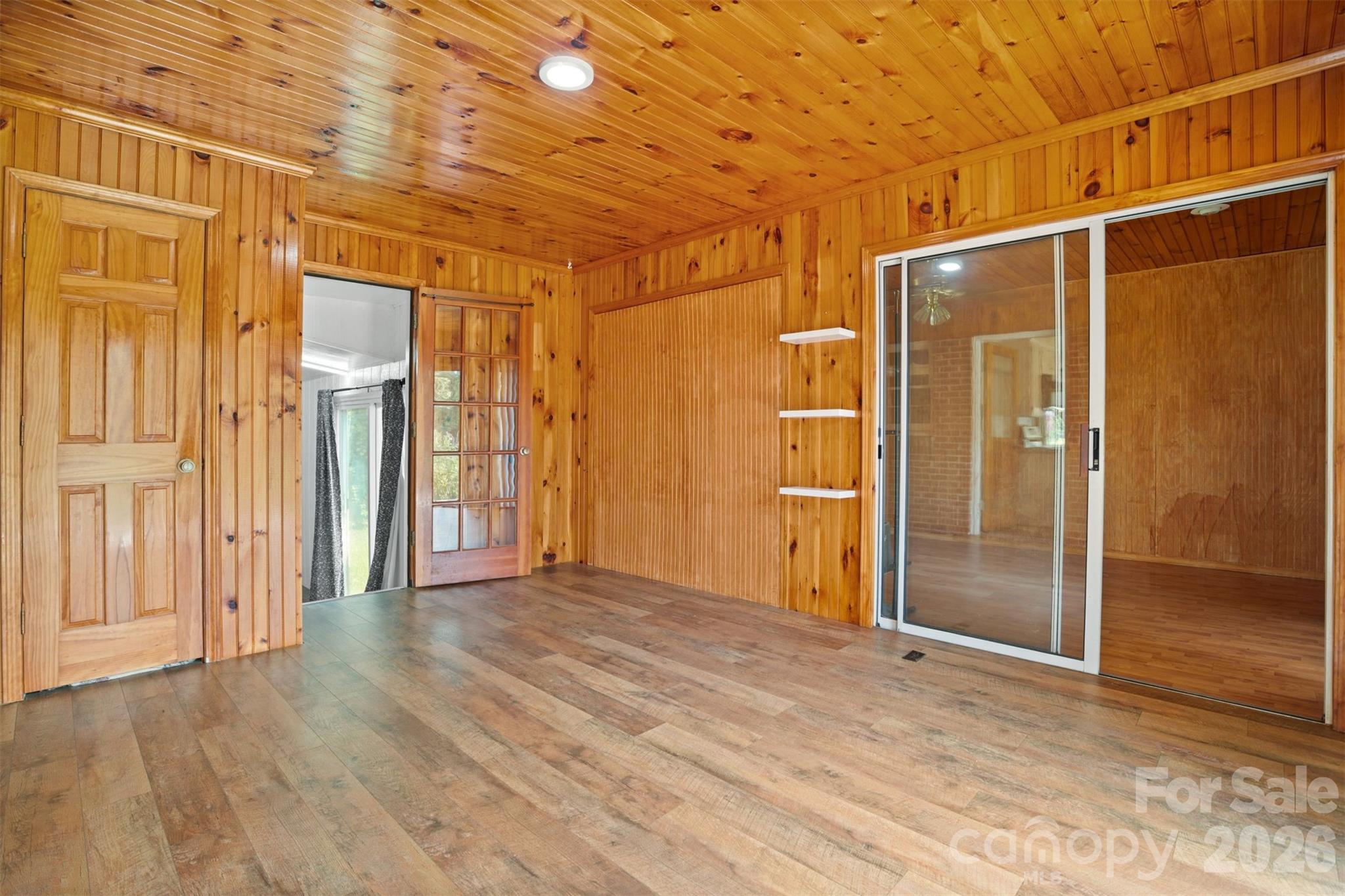 218 S Plantation Road — Lancaster