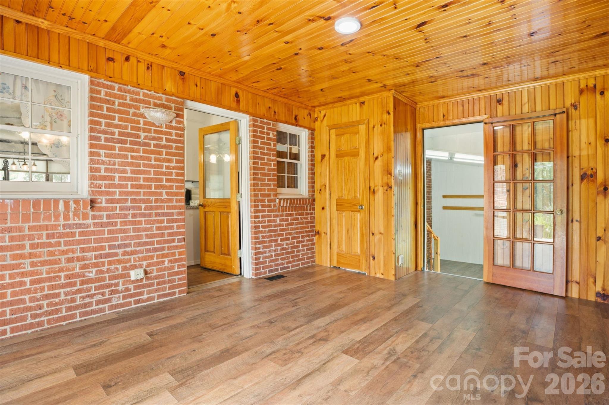 218 S Plantation Road — Lancaster