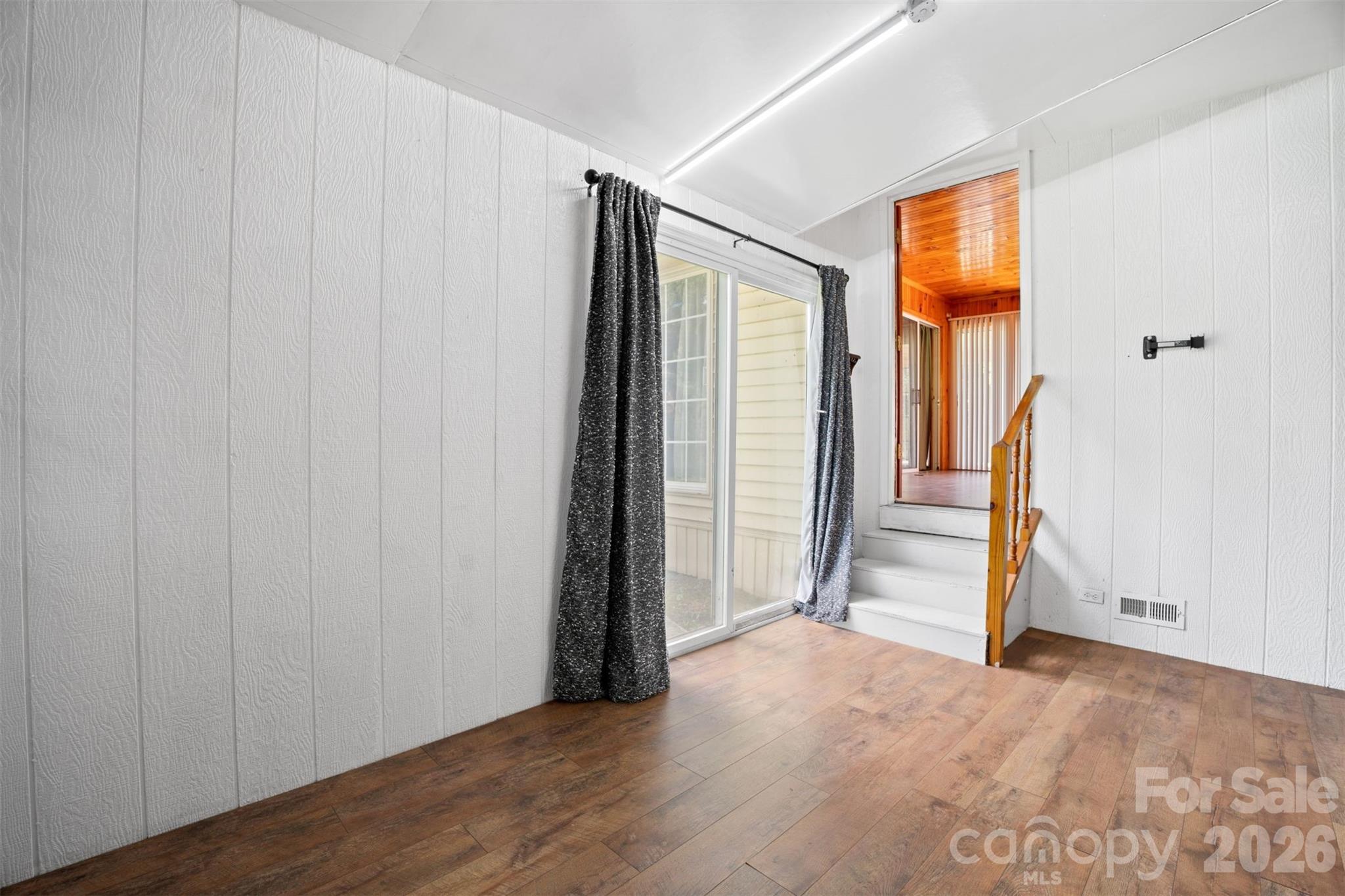218 S Plantation Road — Lancaster
