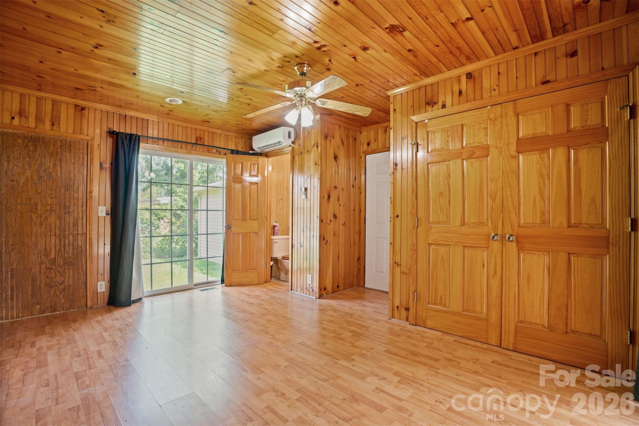 218 S Plantation Road — Lancaster