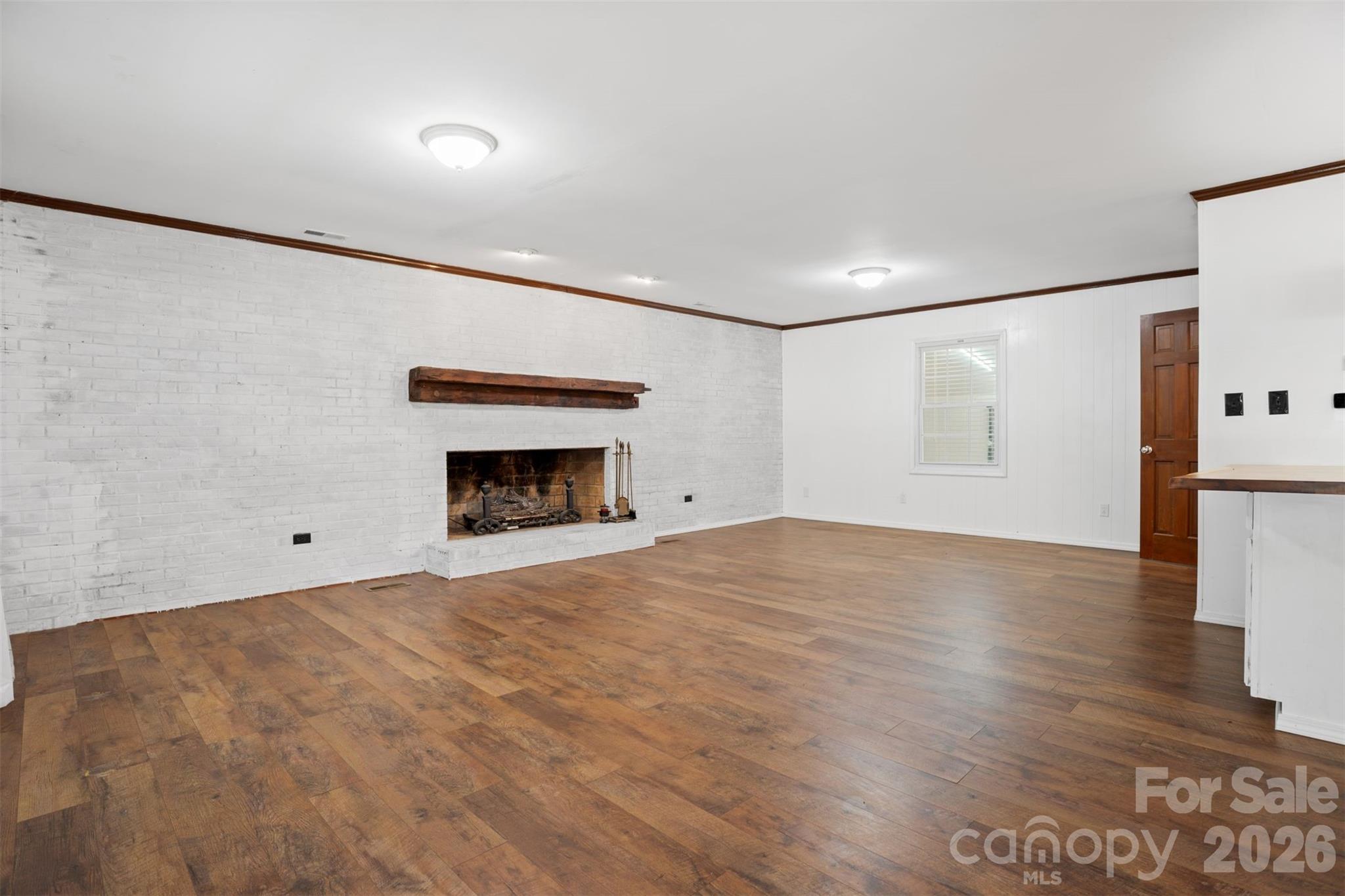 218 S Plantation Road — Lancaster