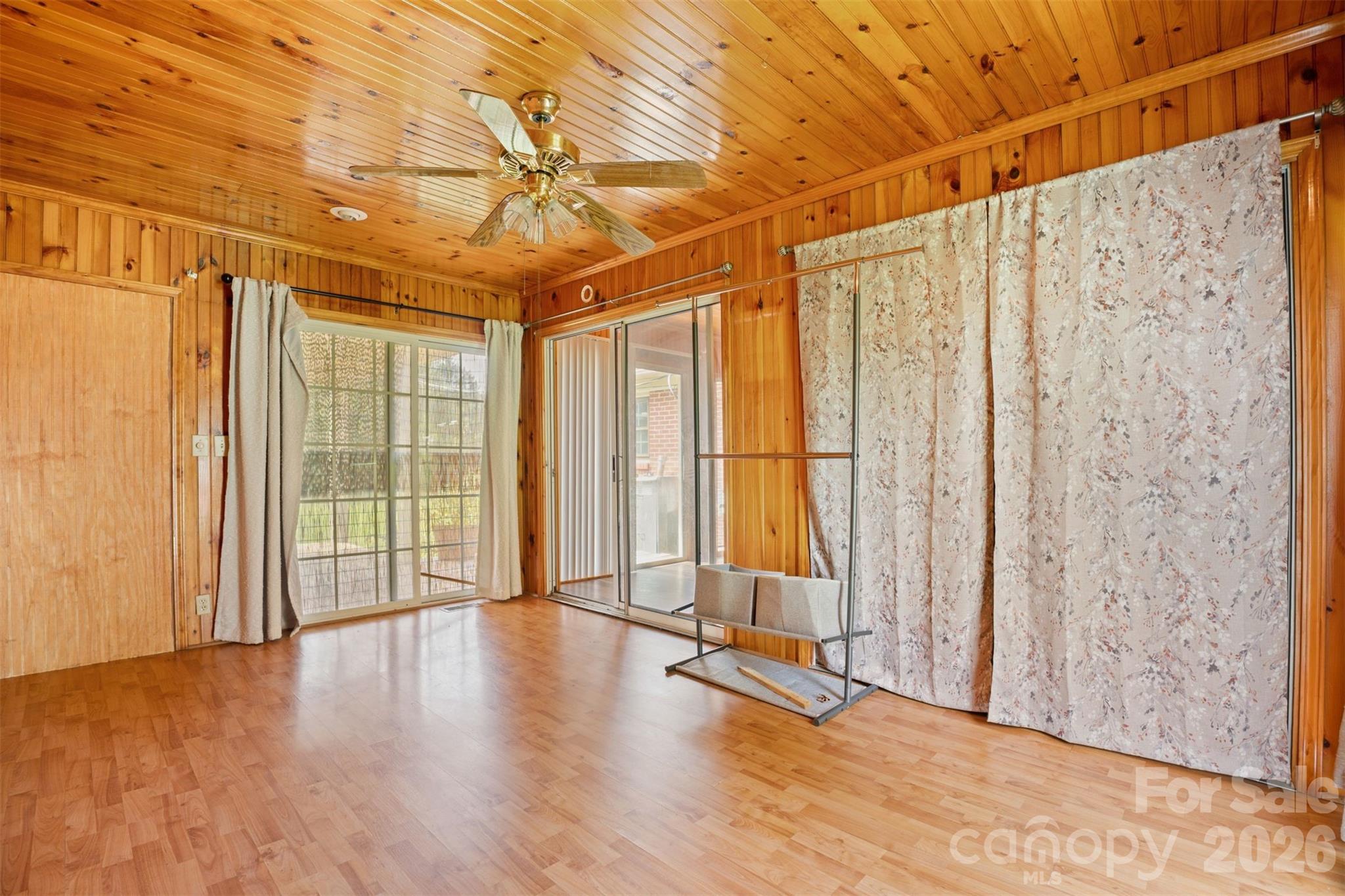 218 S Plantation Road — Lancaster
