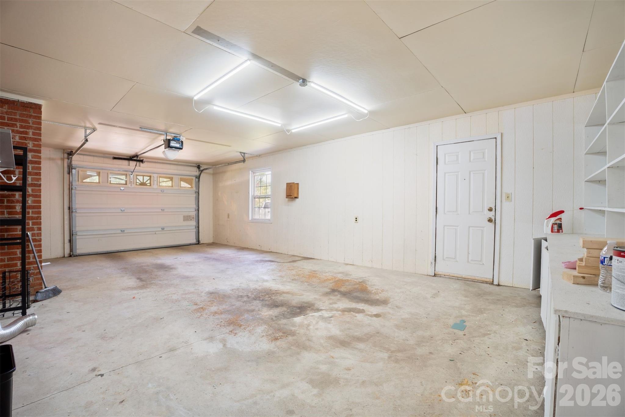 218 S Plantation Road — Lancaster