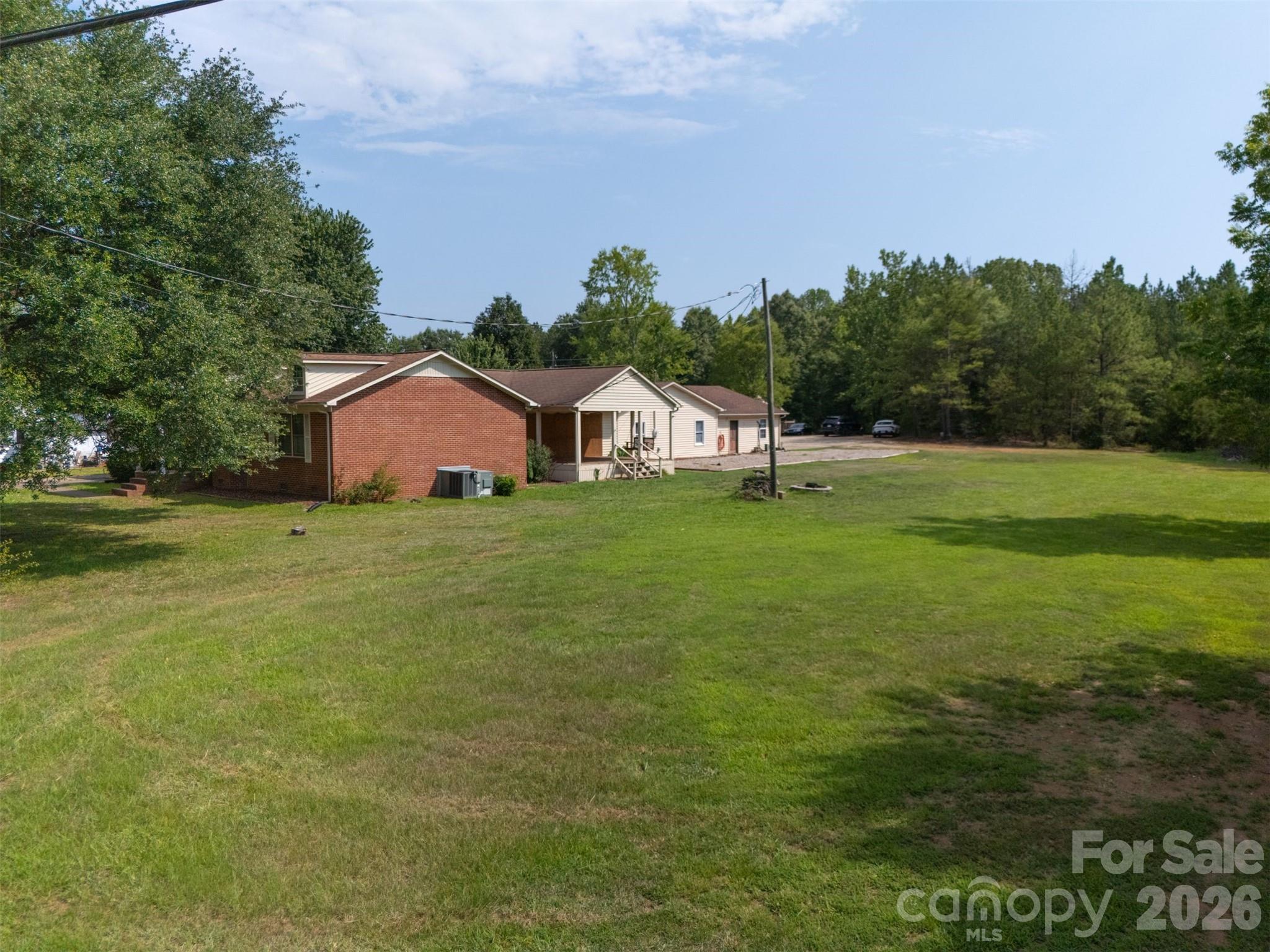 218 S Plantation Road — Lancaster