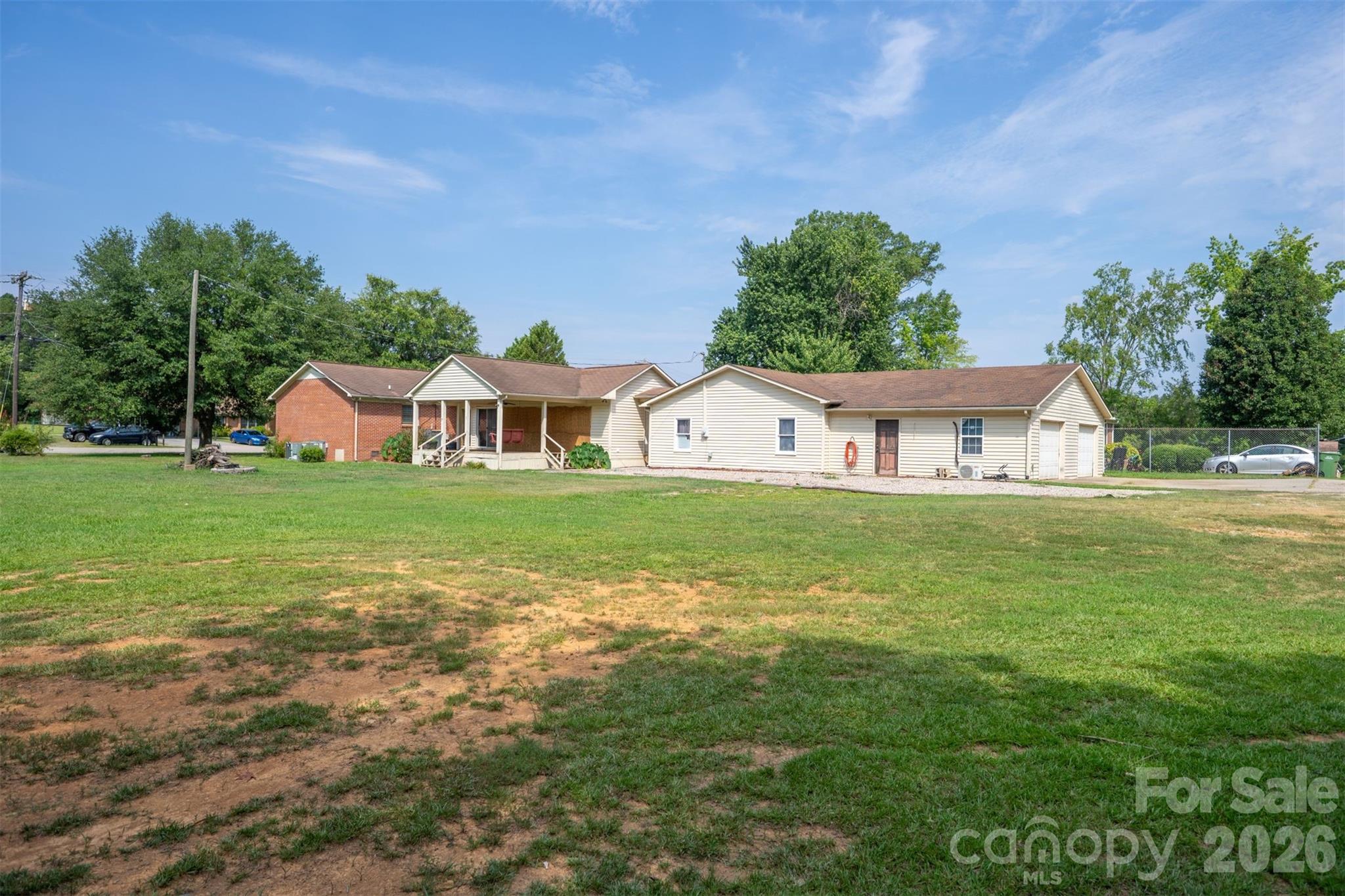 218 S Plantation Road — Lancaster
