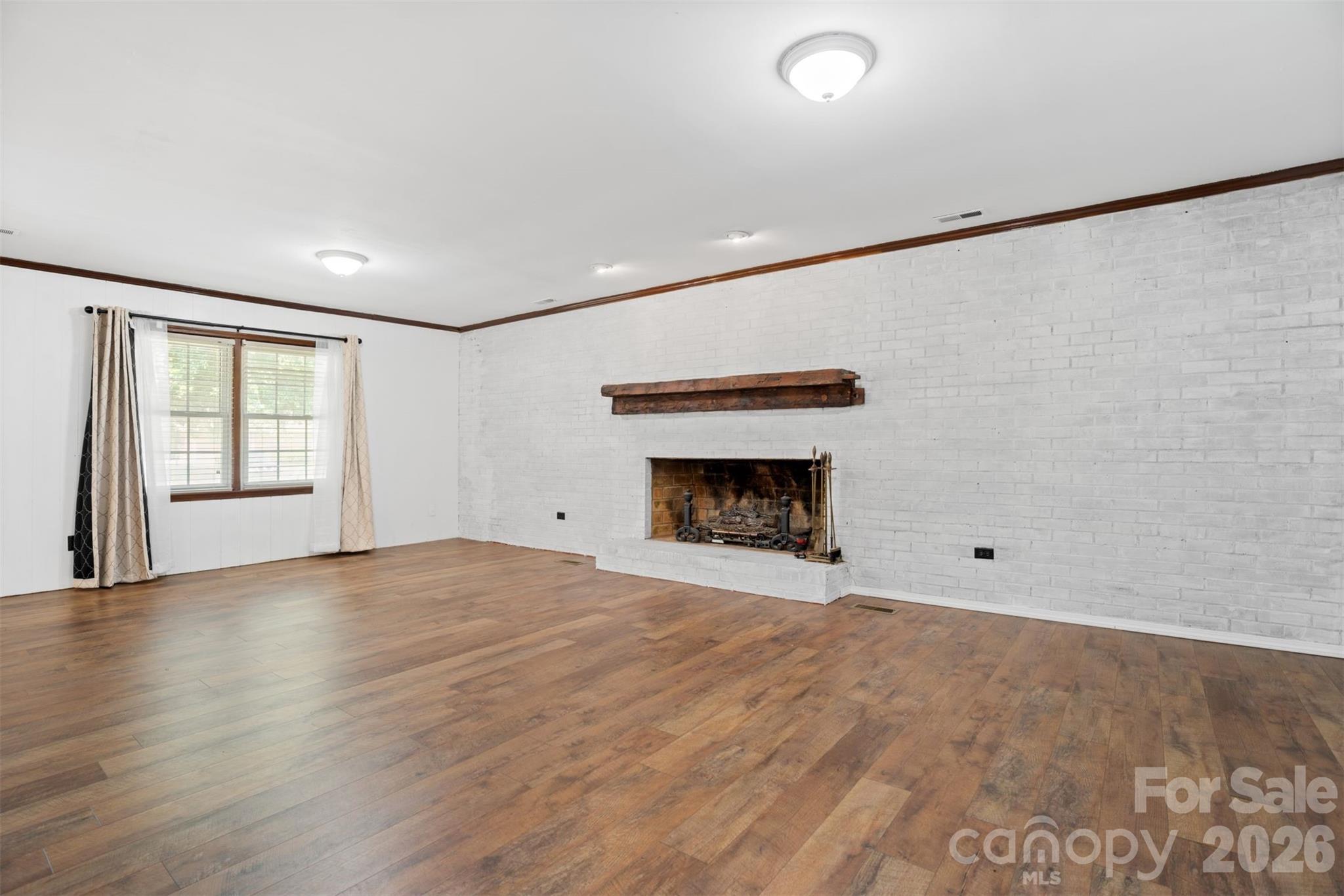 218 S Plantation Road — Lancaster