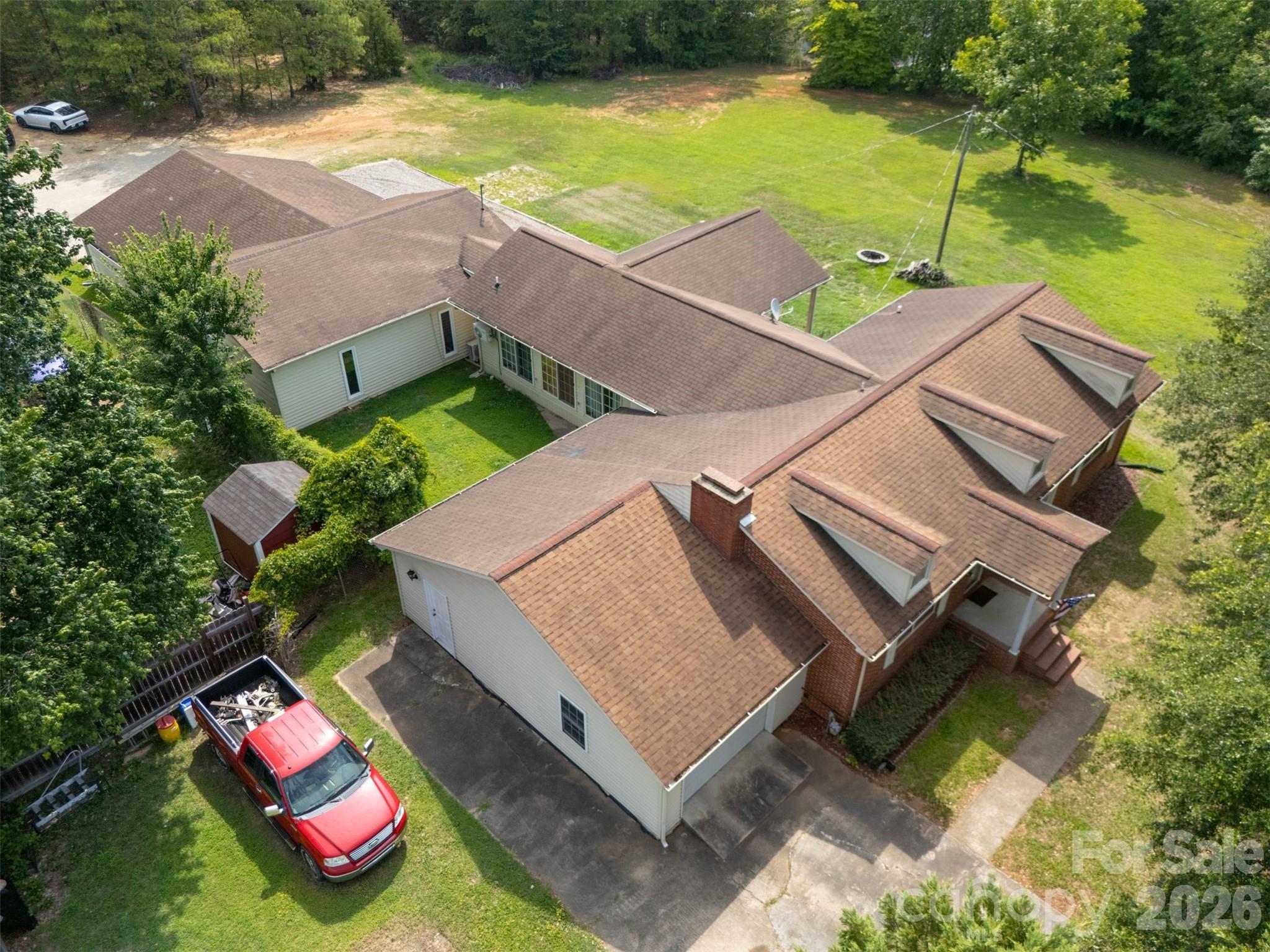 218 S Plantation Road — Lancaster
