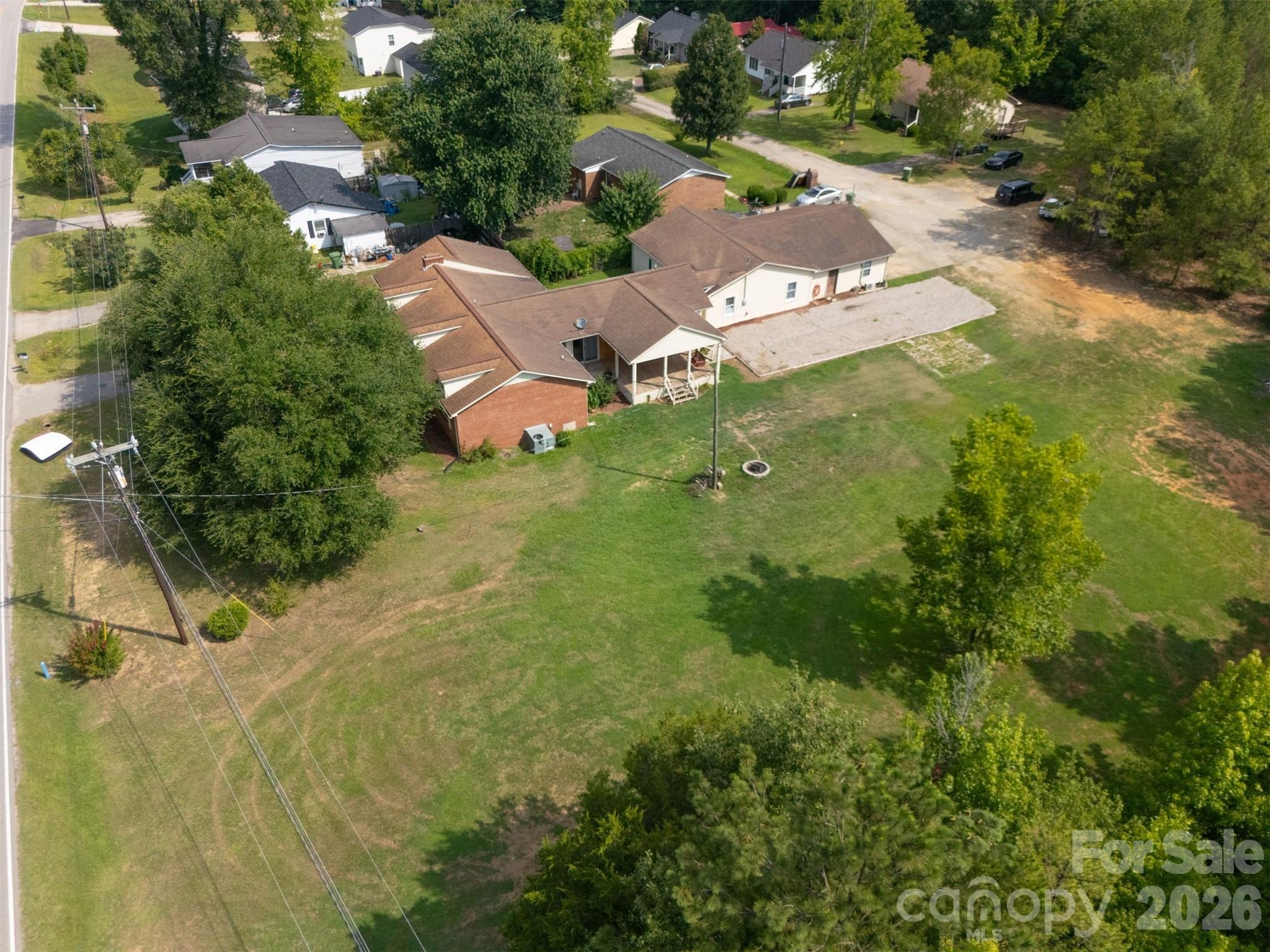 218 S Plantation Road — Lancaster