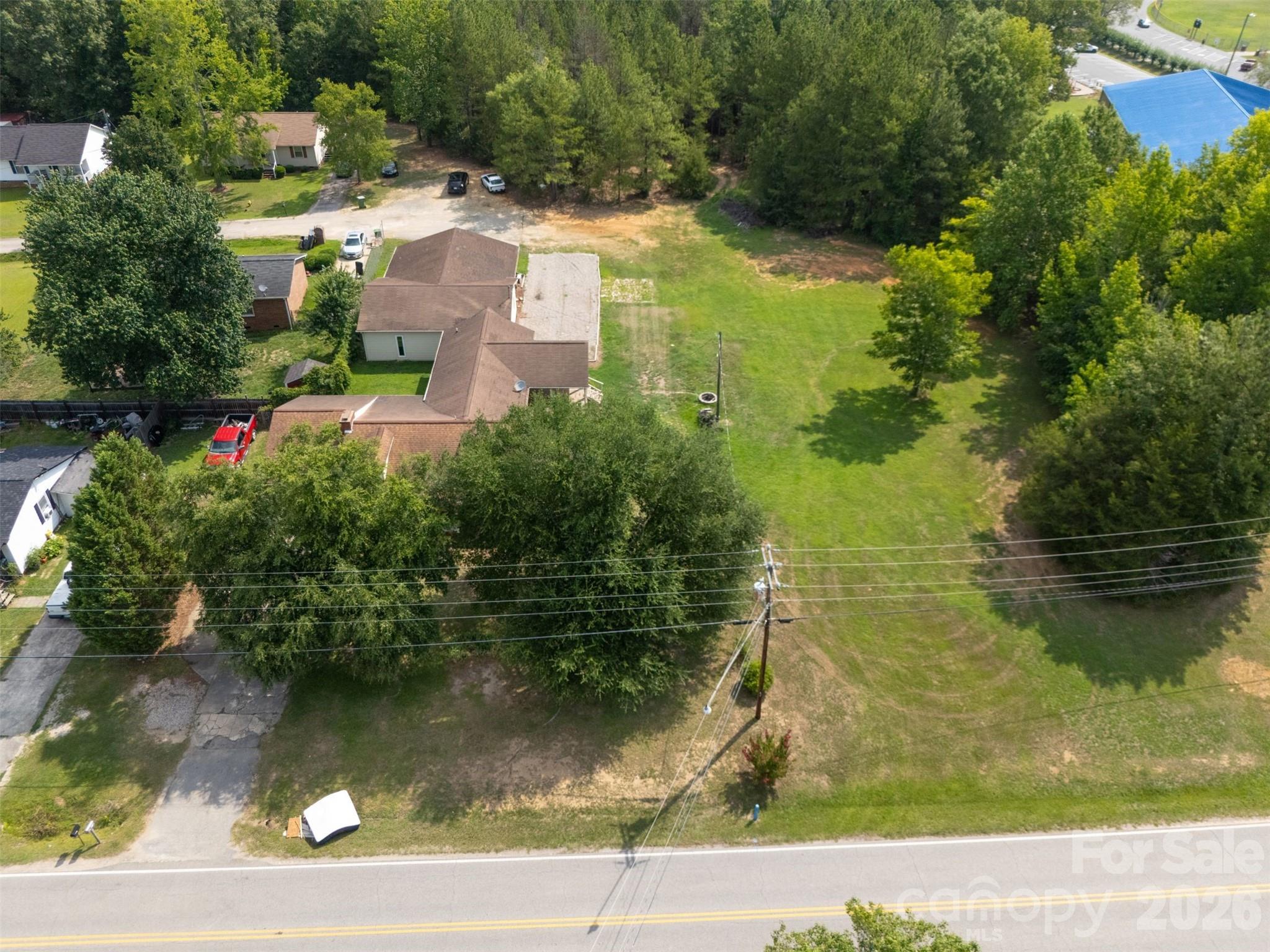218 S Plantation Road — Lancaster