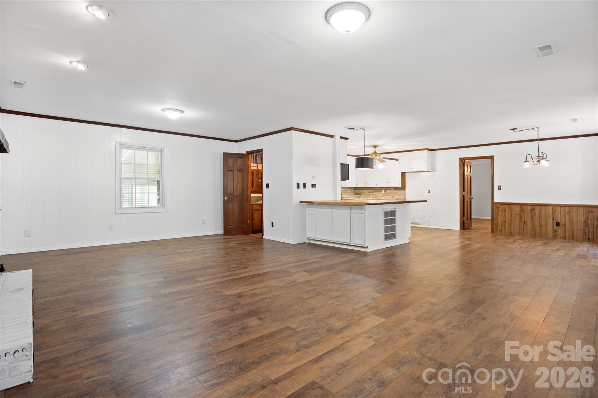 218 S Plantation Road — Lancaster
