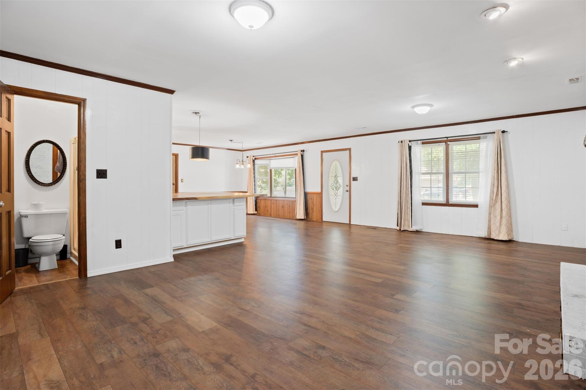 218 S Plantation Road — Lancaster