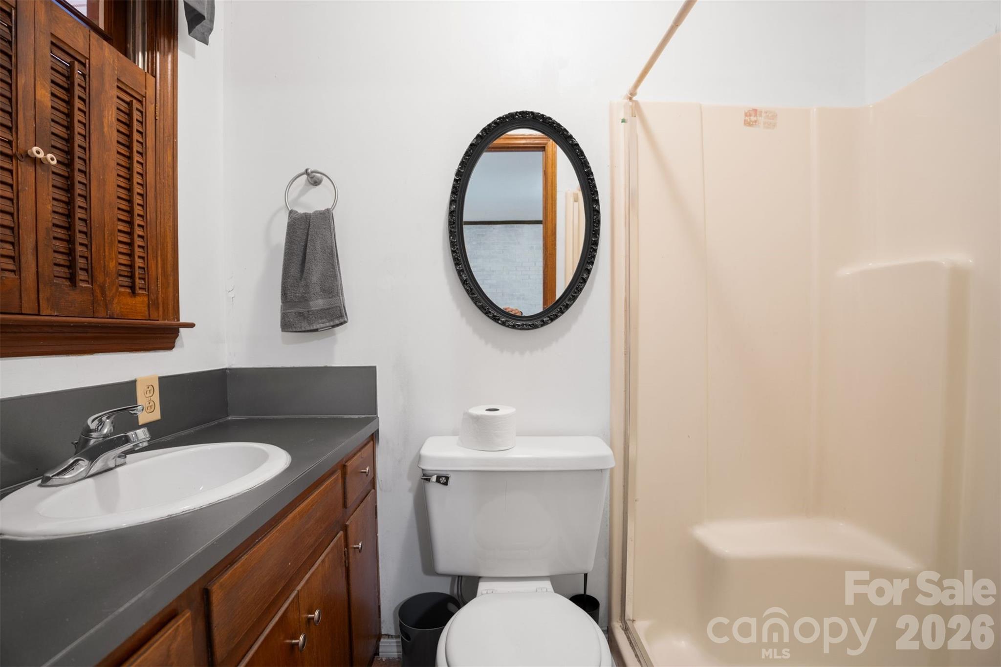 218 S Plantation Road — Lancaster