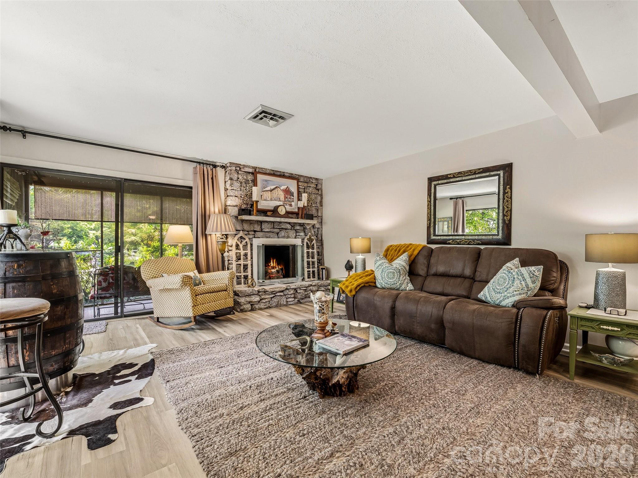 17 Lakemoor Lane — Hendersonville