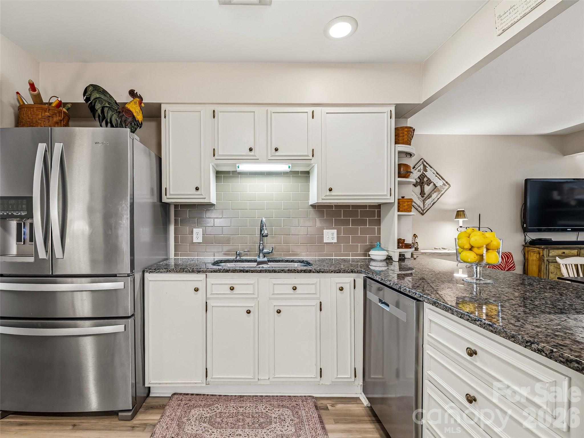 17 Lakemoor Lane — Hendersonville