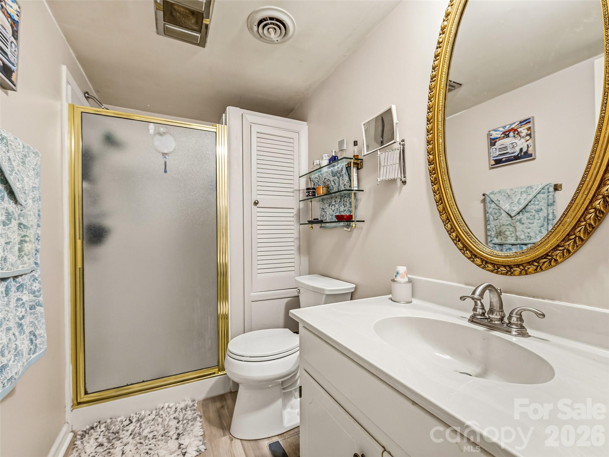 17 Lakemoor Lane — Hendersonville