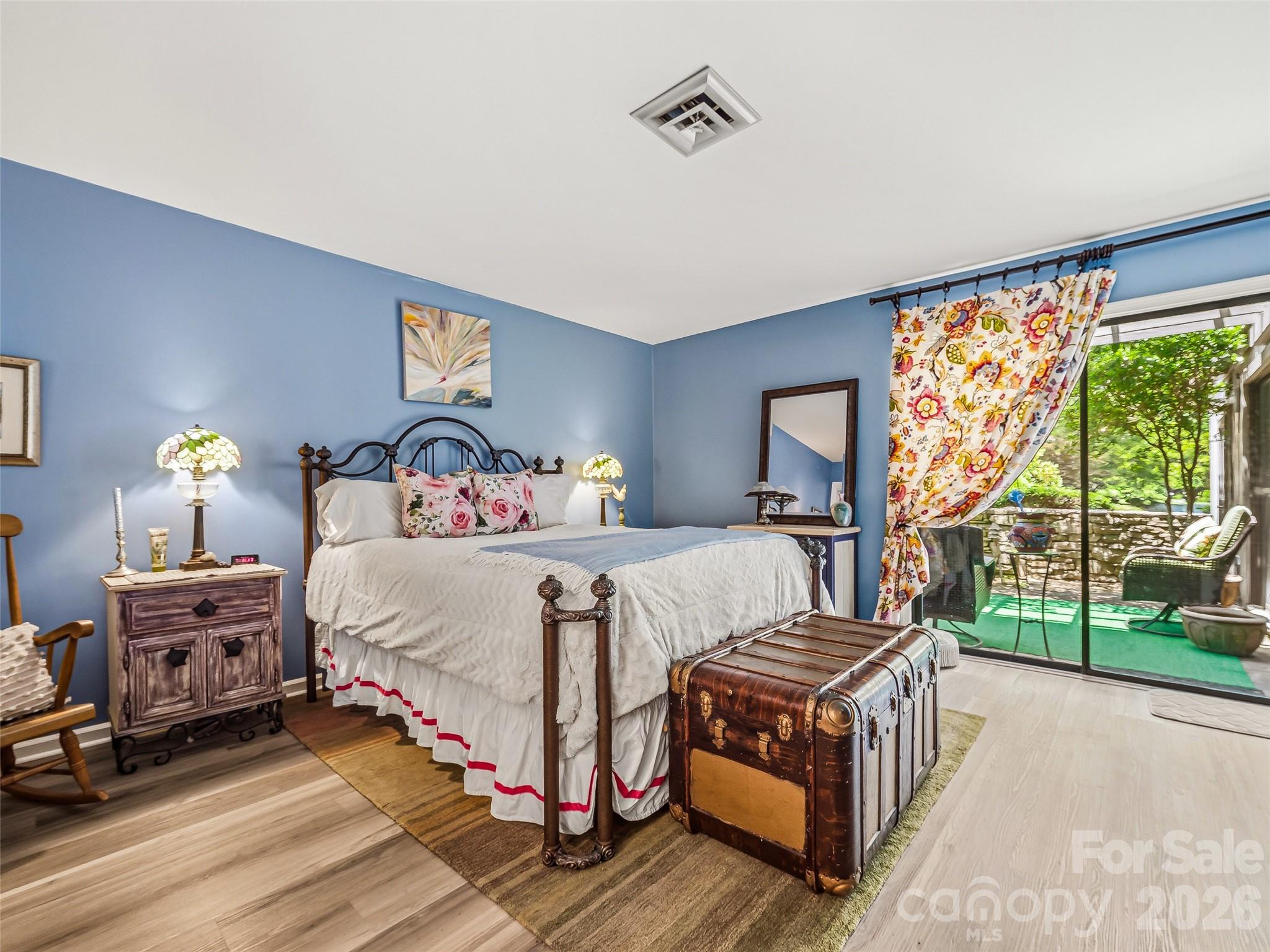 17 Lakemoor Lane — Hendersonville