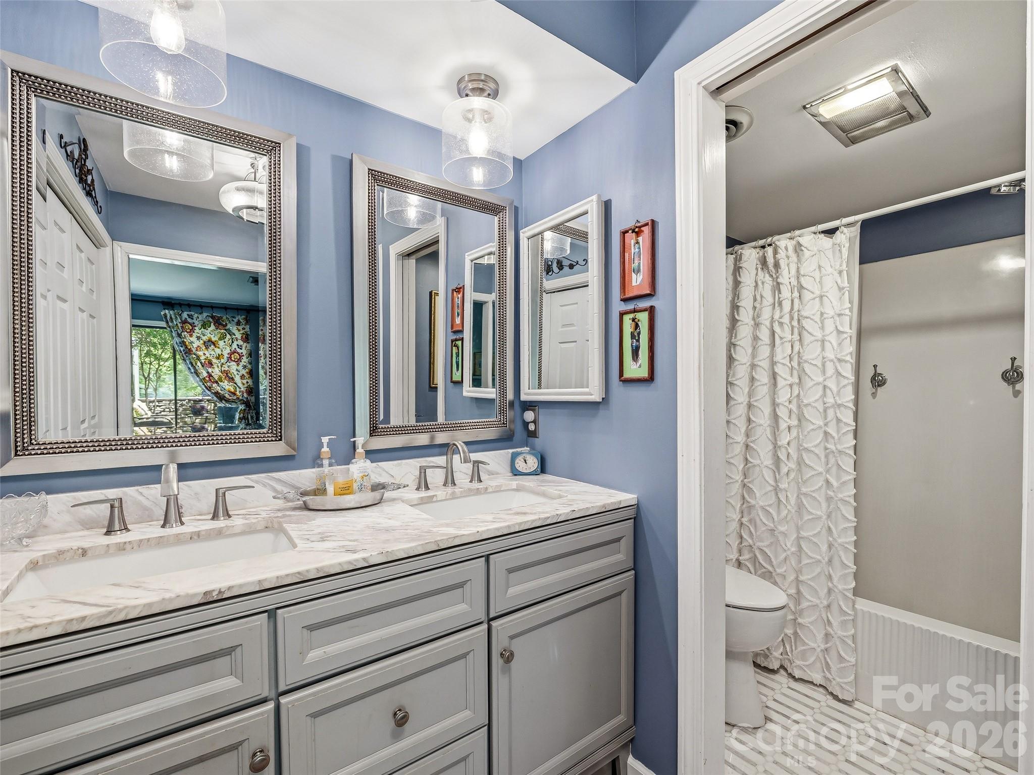 17 Lakemoor Lane — Hendersonville