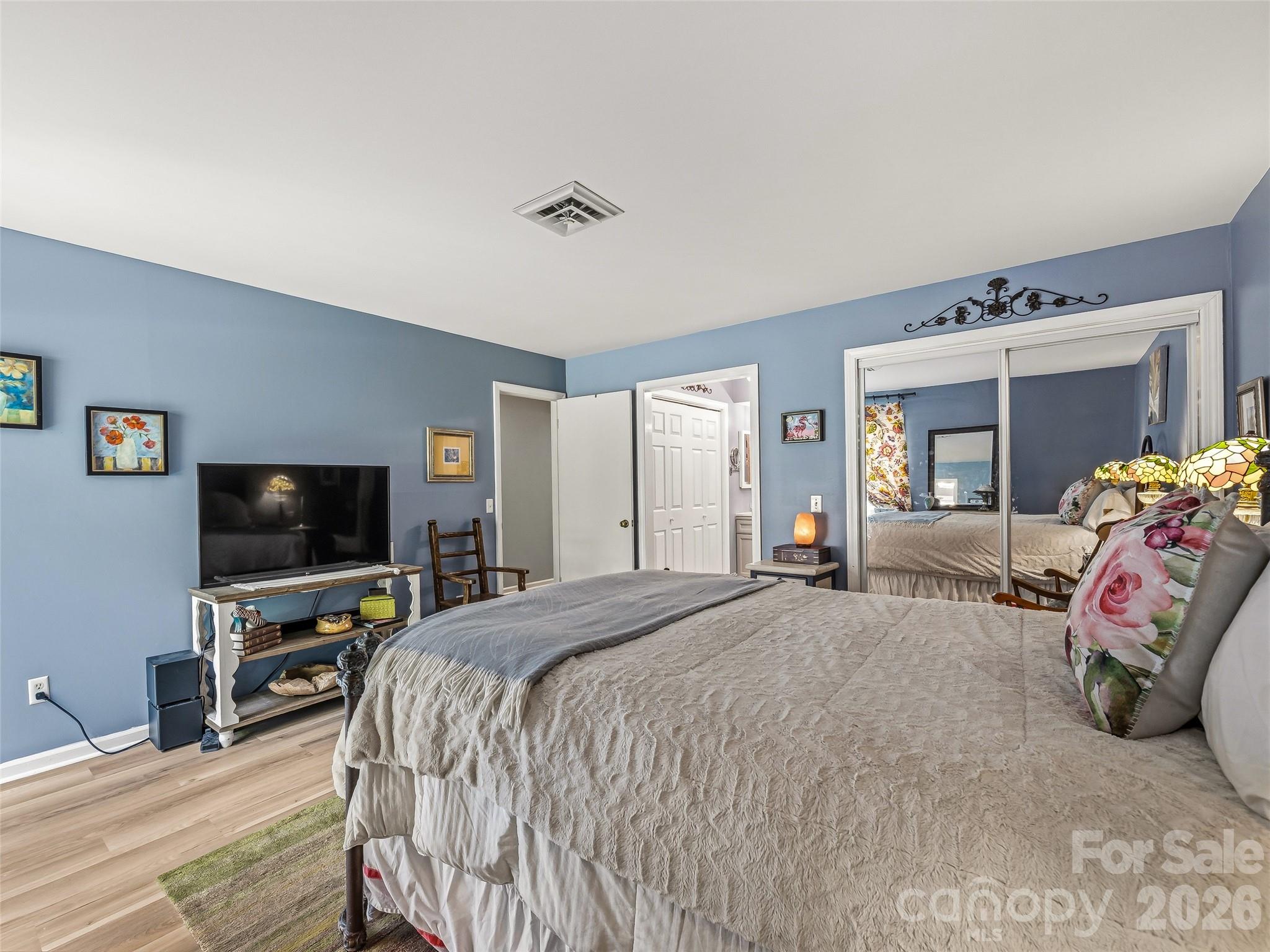 17 Lakemoor Lane — Hendersonville