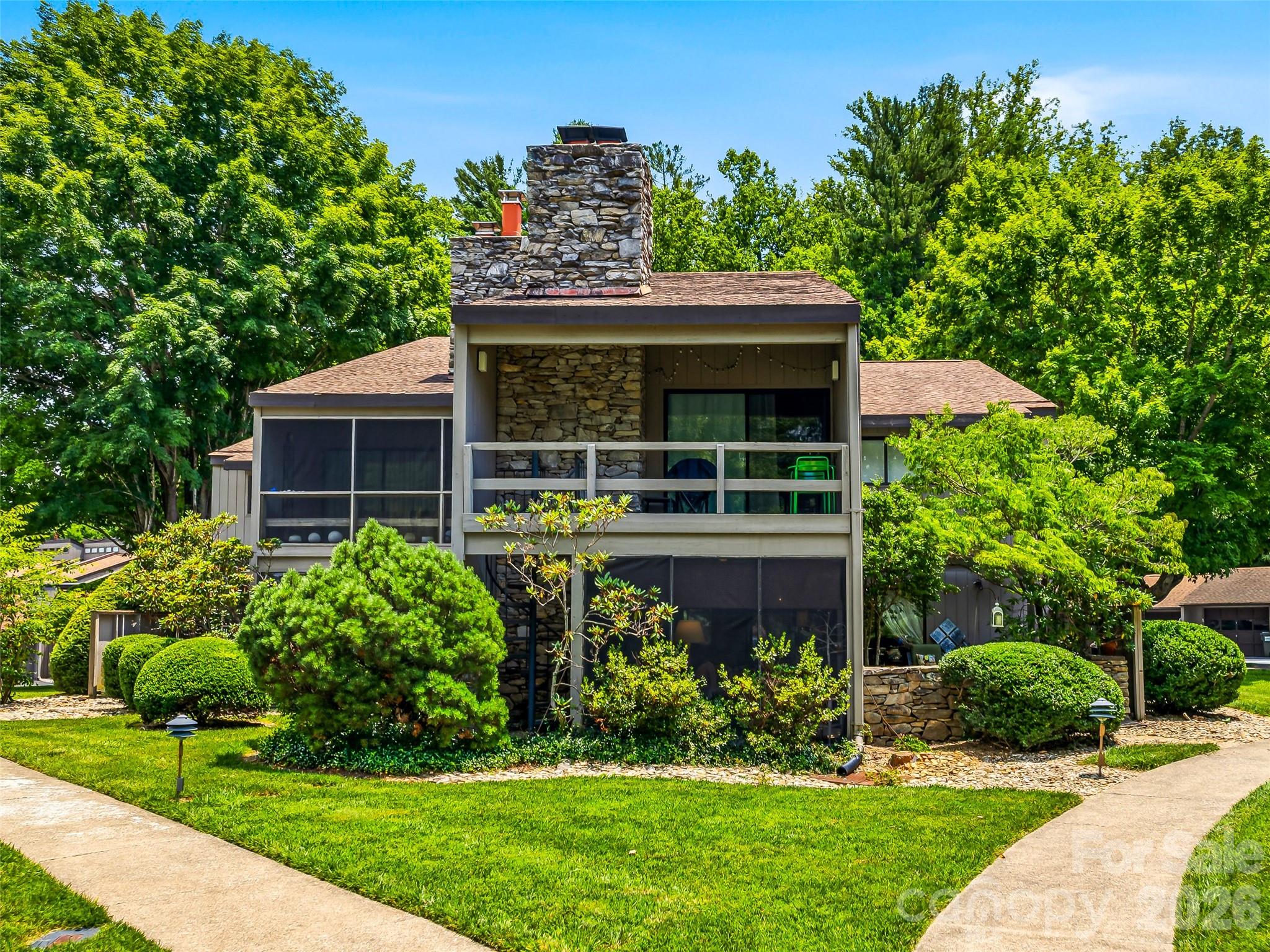 17 Lakemoor Lane — Hendersonville