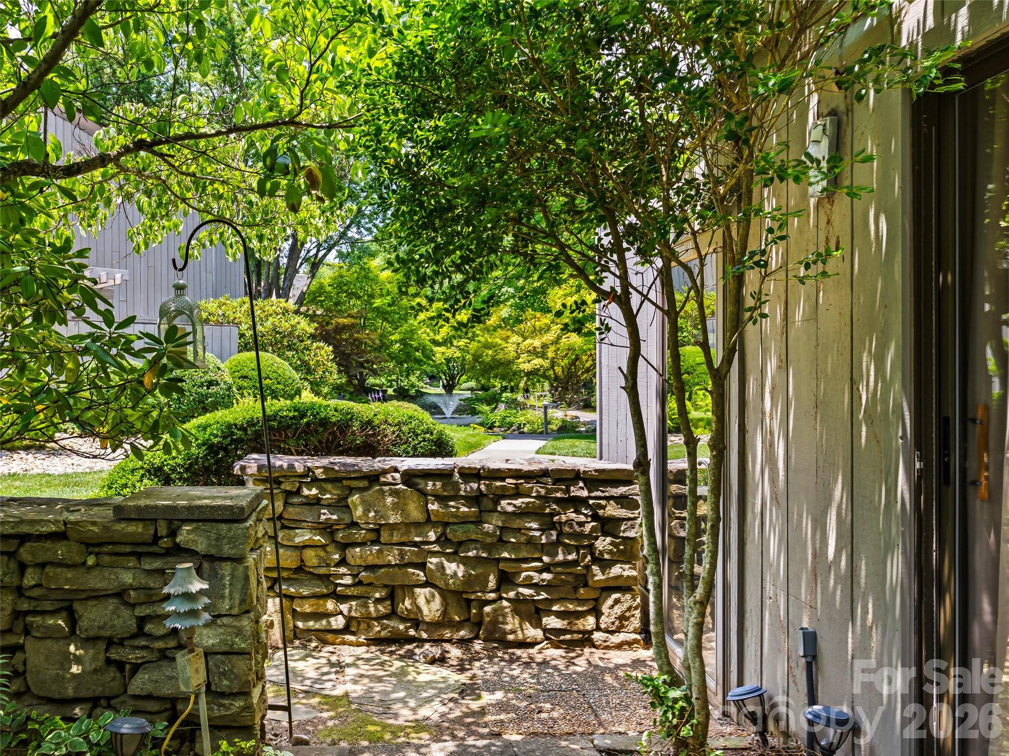 17 Lakemoor Lane — Hendersonville