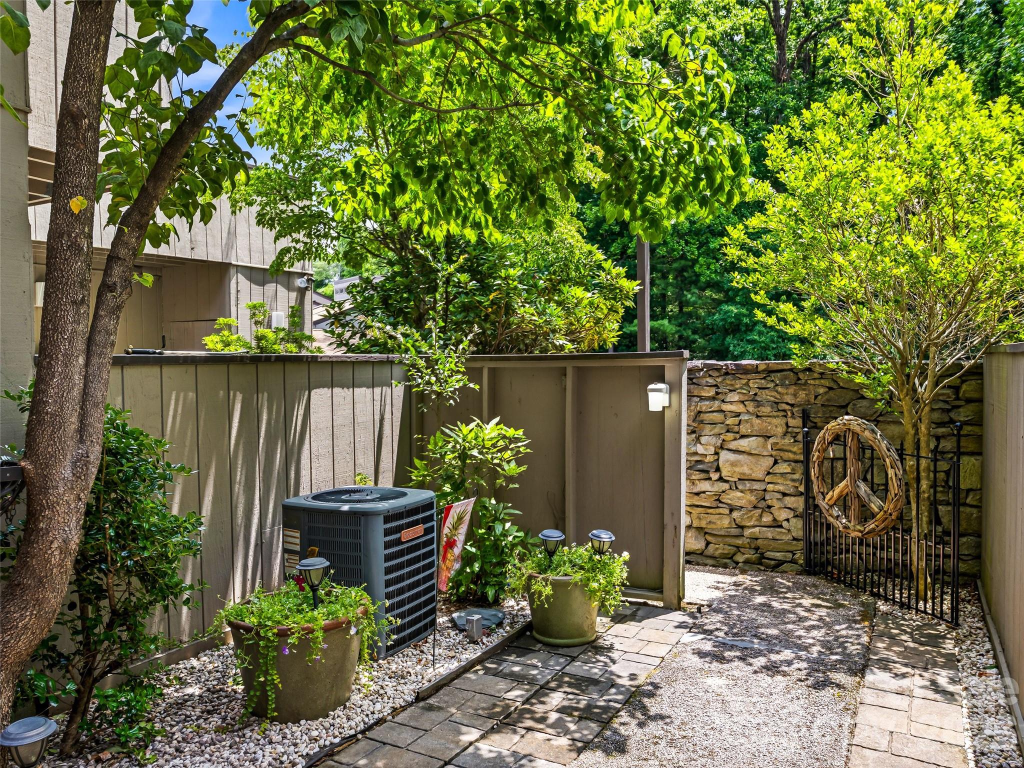 17 Lakemoor Lane — Hendersonville
