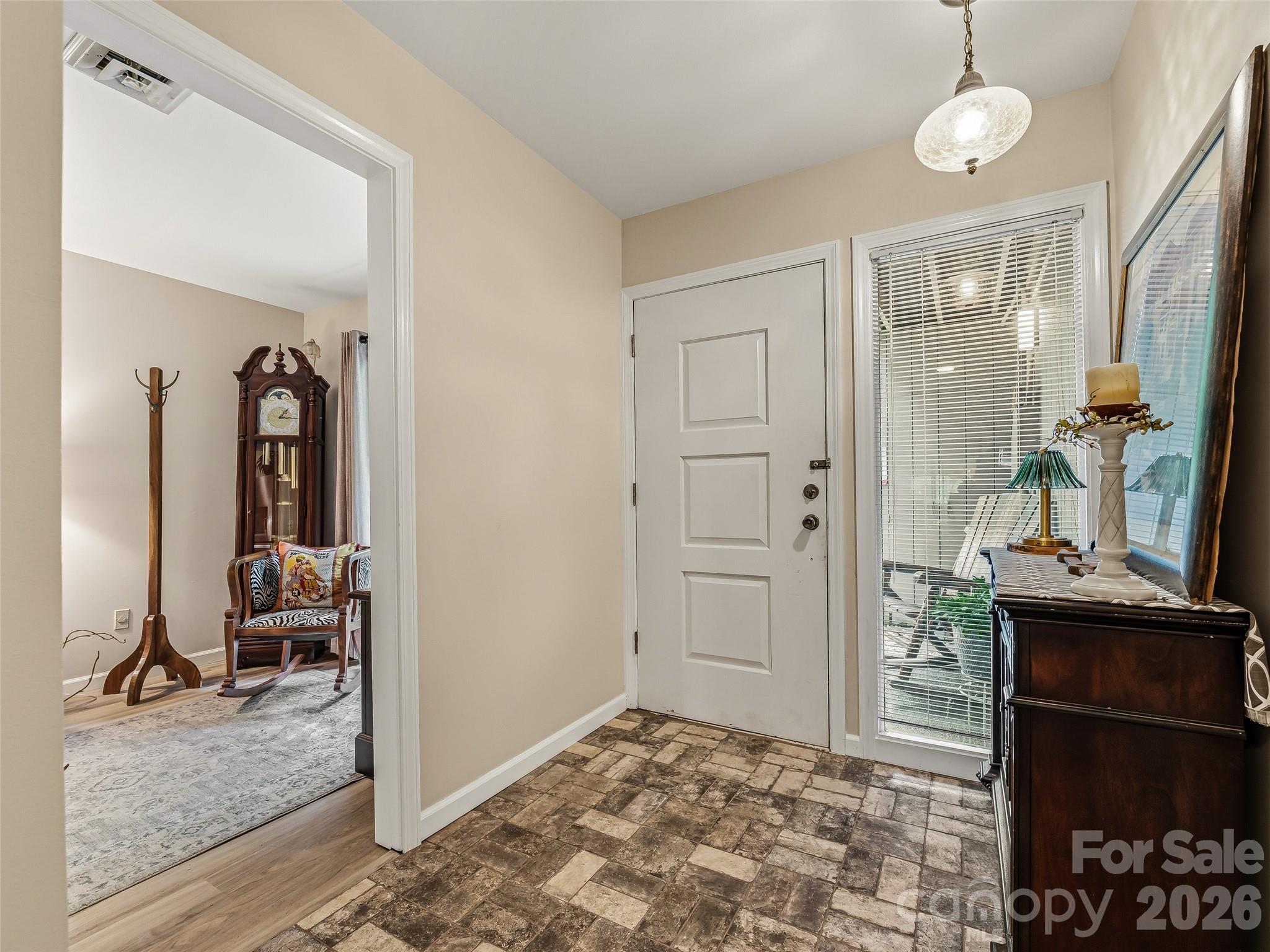 17 Lakemoor Lane — Hendersonville