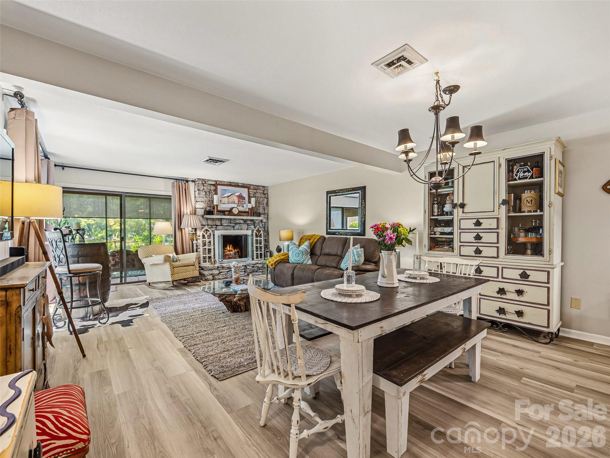 17 Lakemoor Lane — Hendersonville