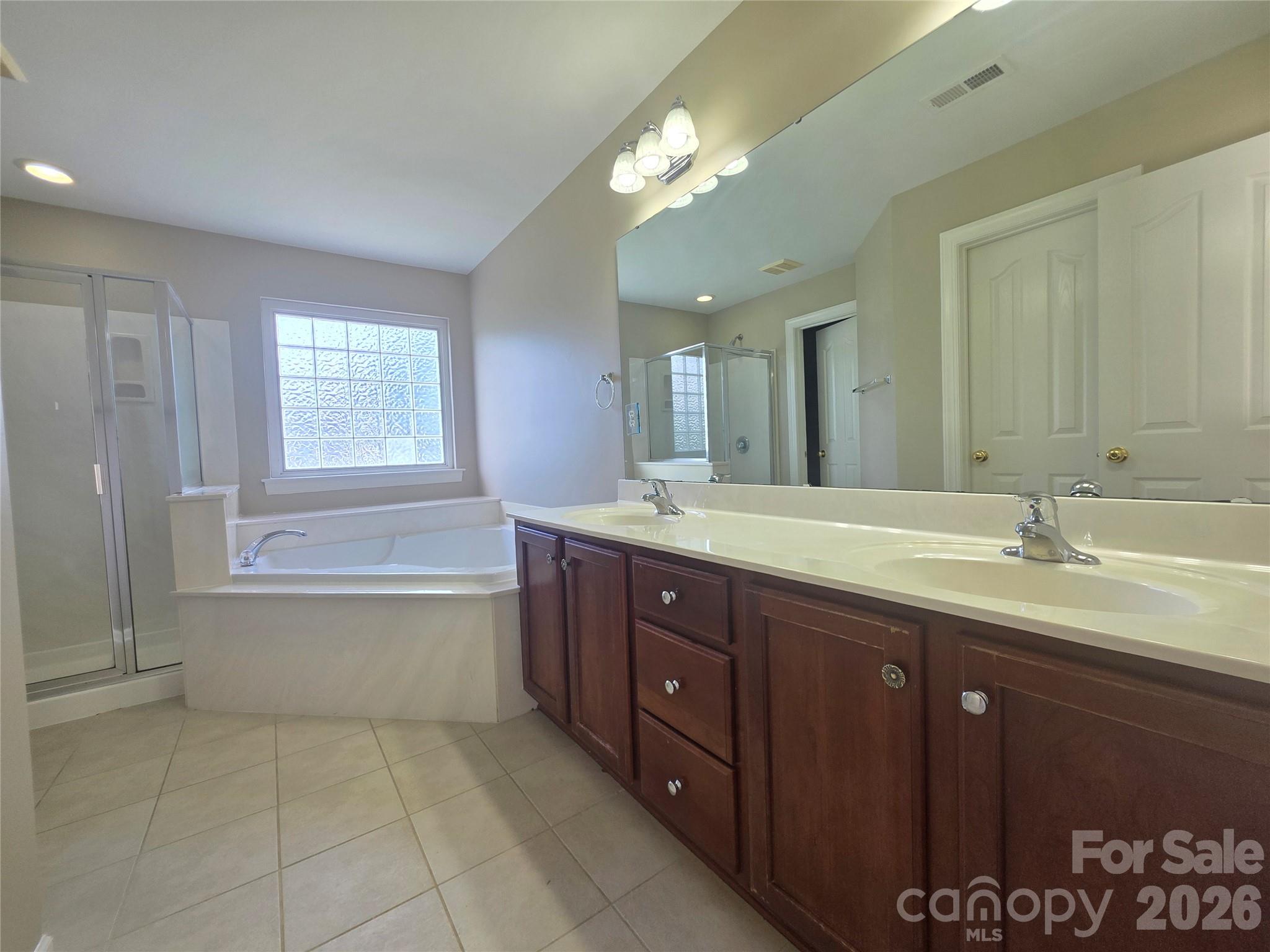 10601 Bere Island Drive — Charlotte