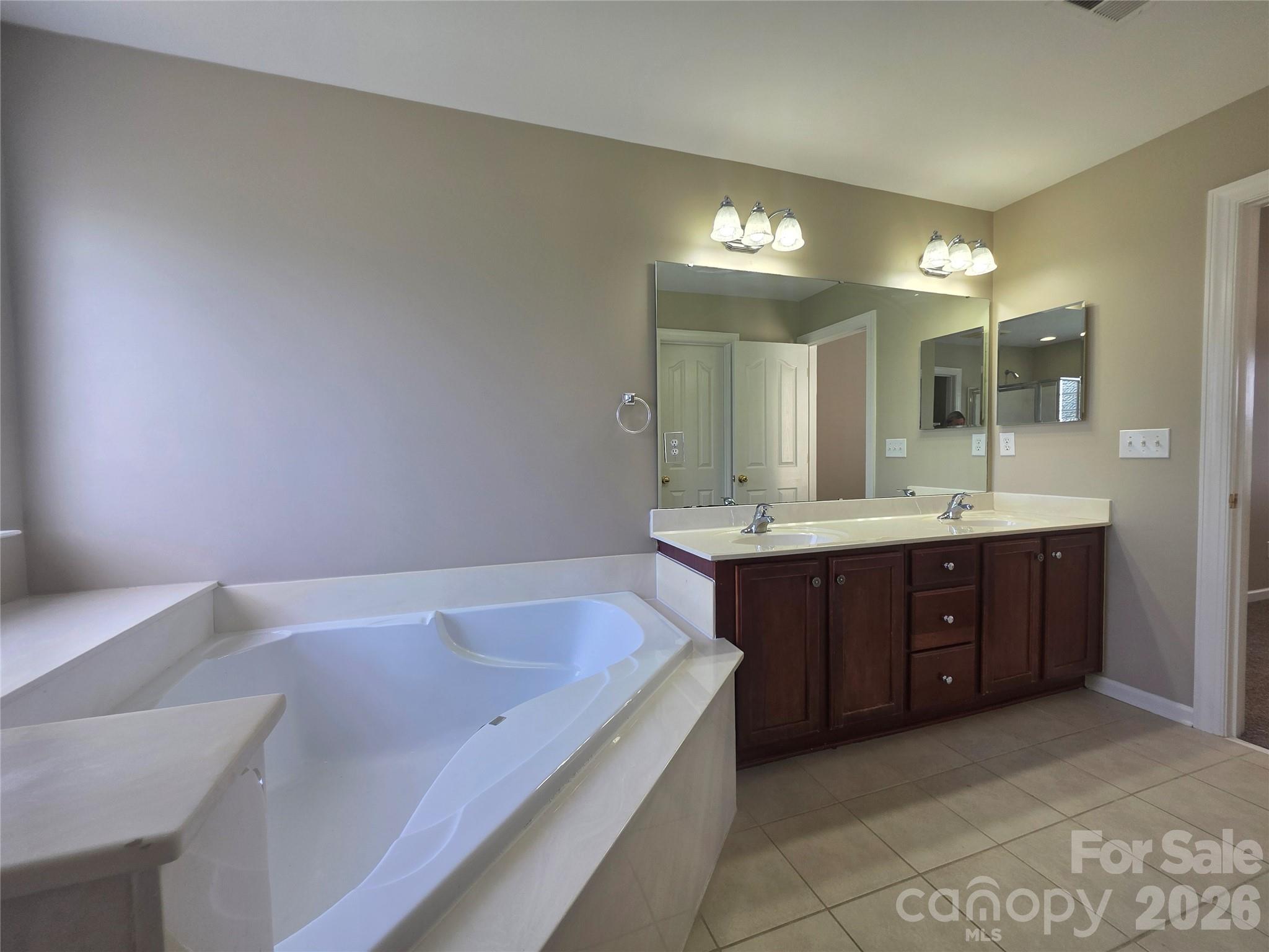 10601 Bere Island Drive — Charlotte