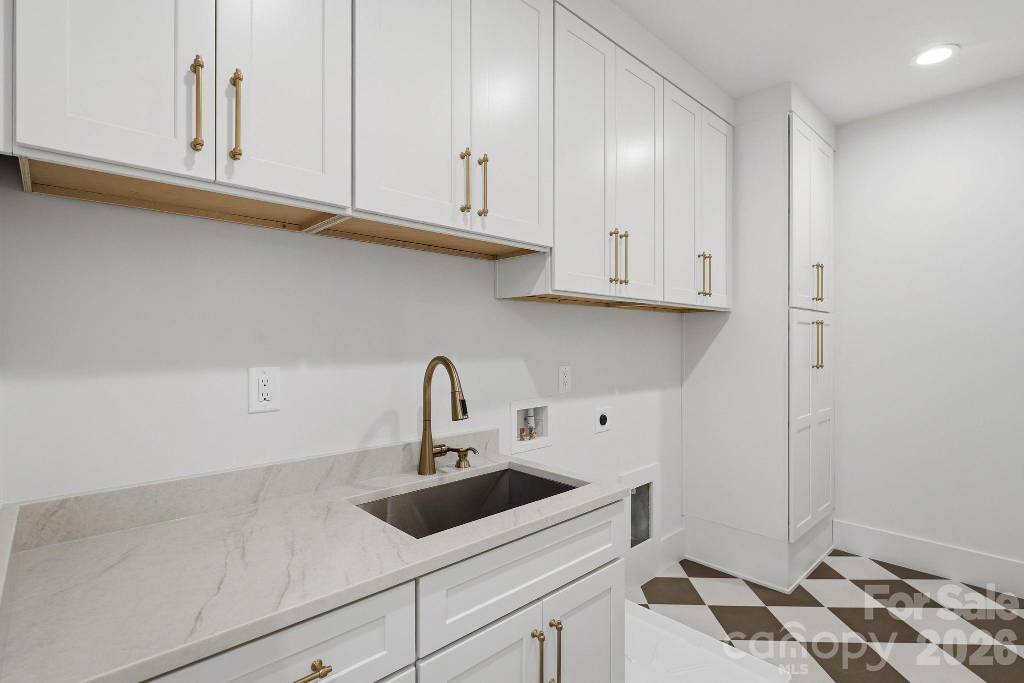 1412 Lyon Court — Charlotte