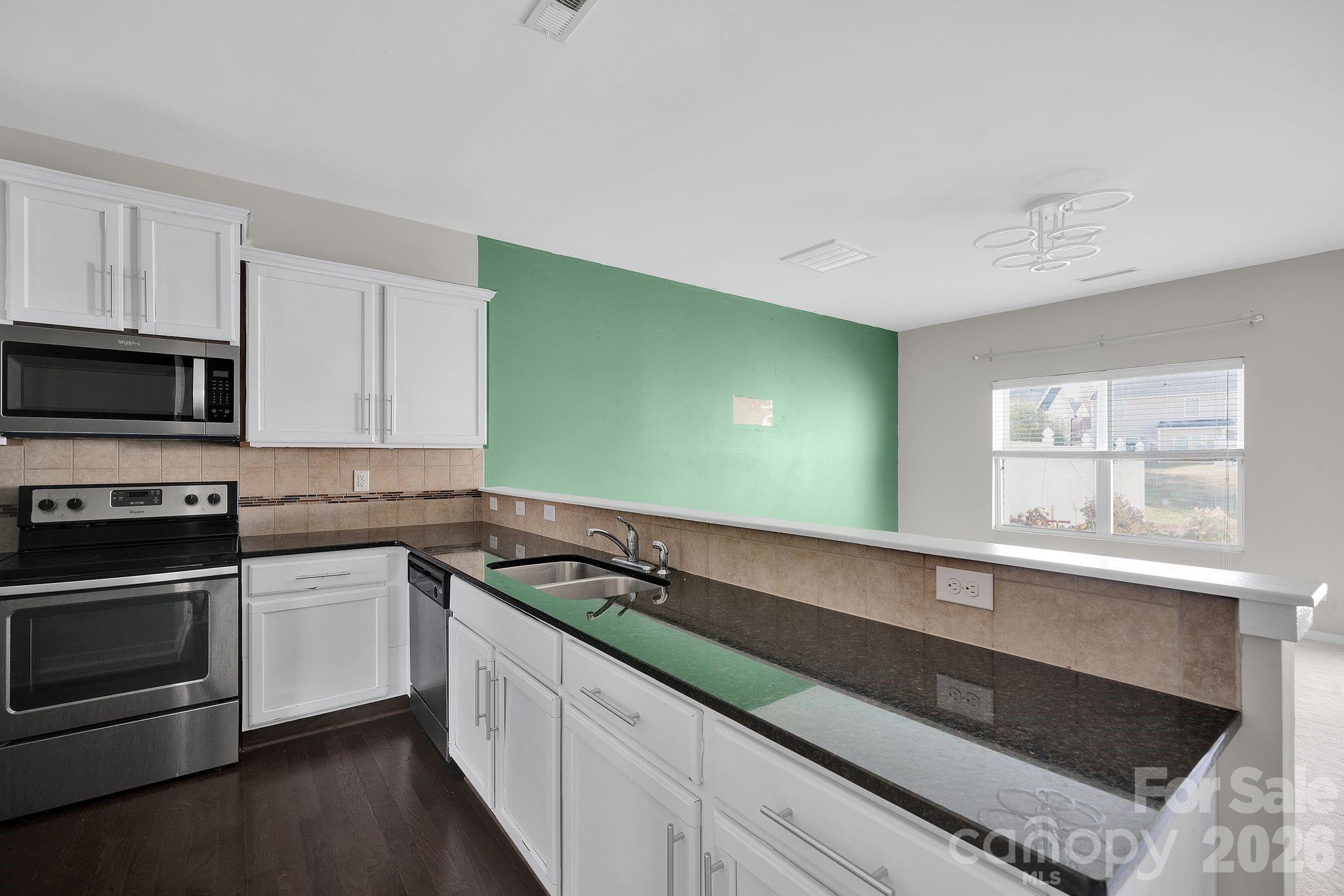 433 Battery Circle — Clover