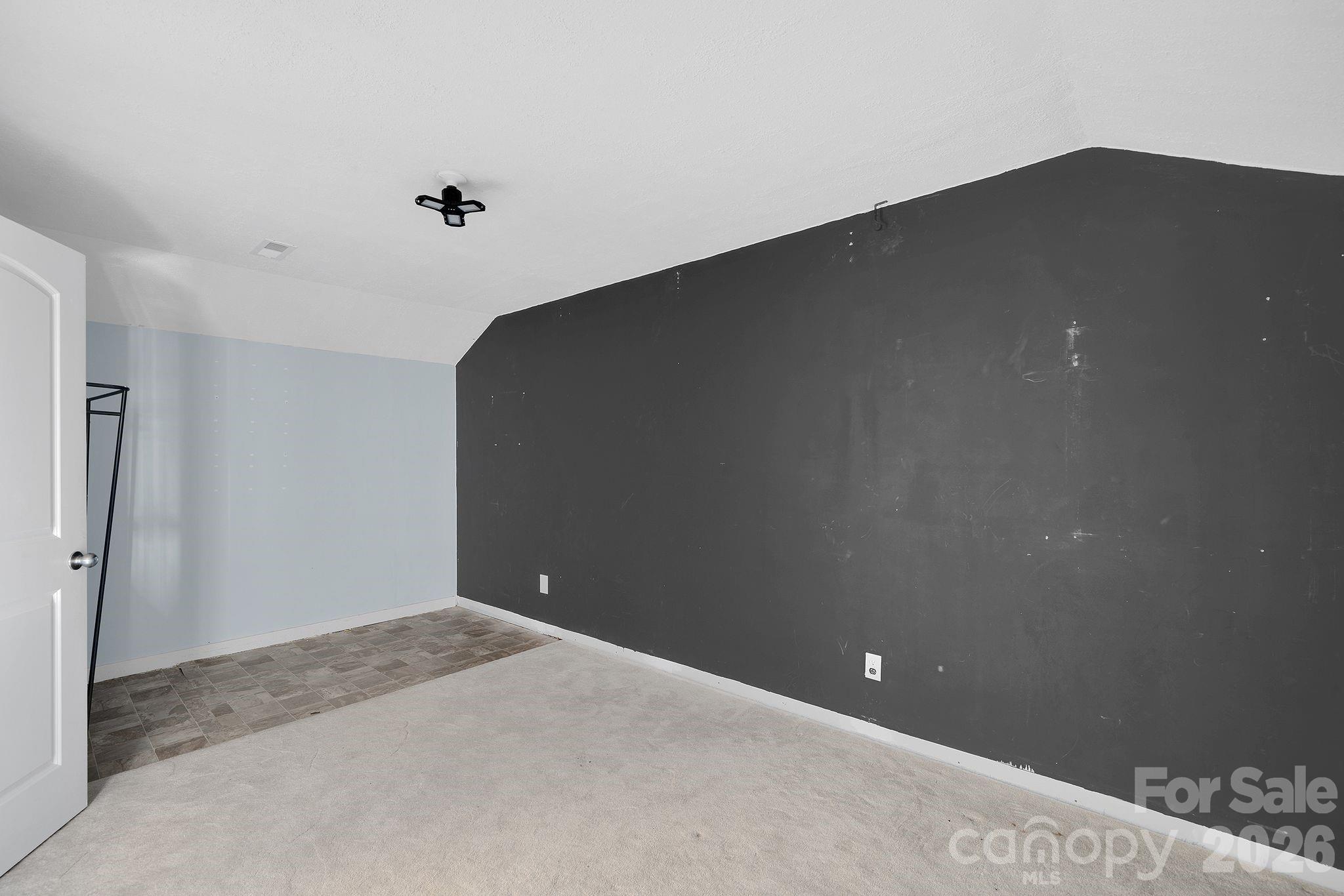 433 Battery Circle — Clover