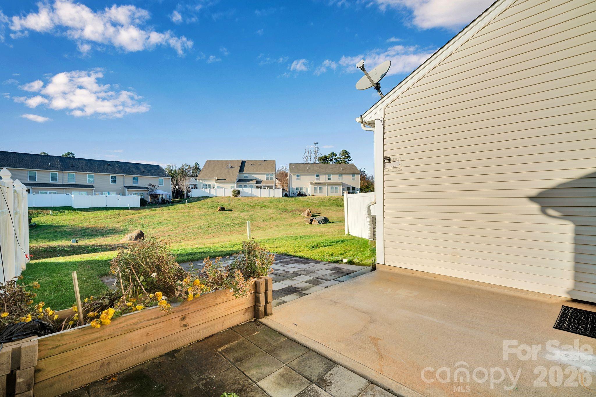 433 Battery Circle — Clover