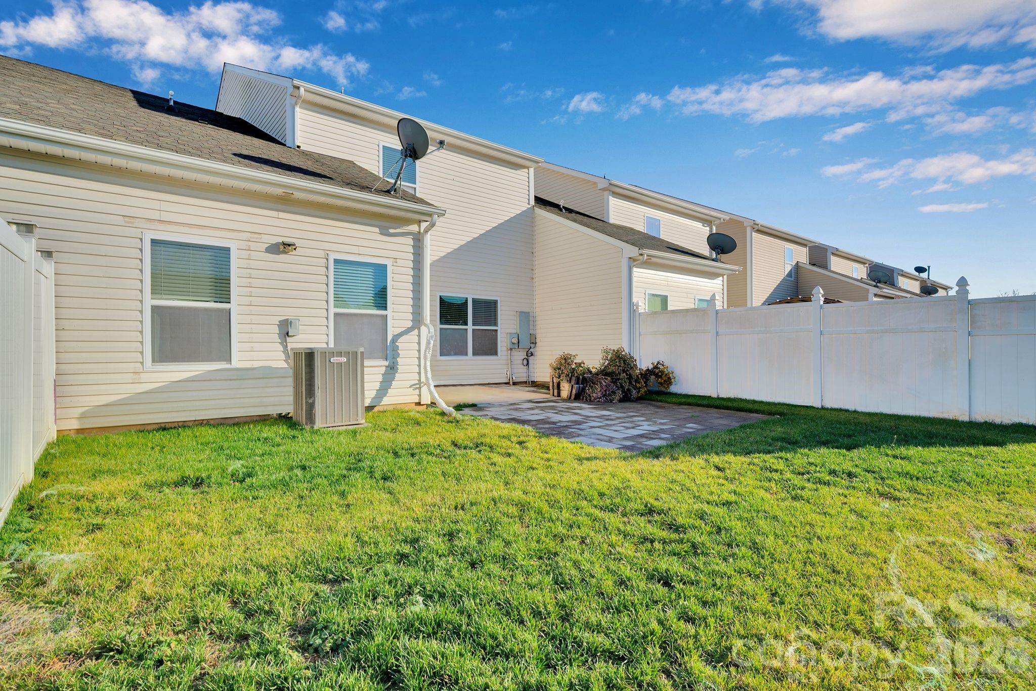 433 Battery Circle — Clover