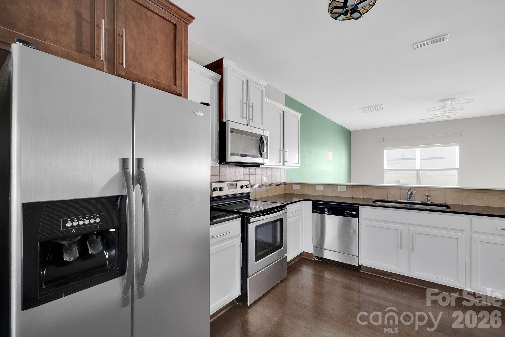 433 Battery Circle — Clover