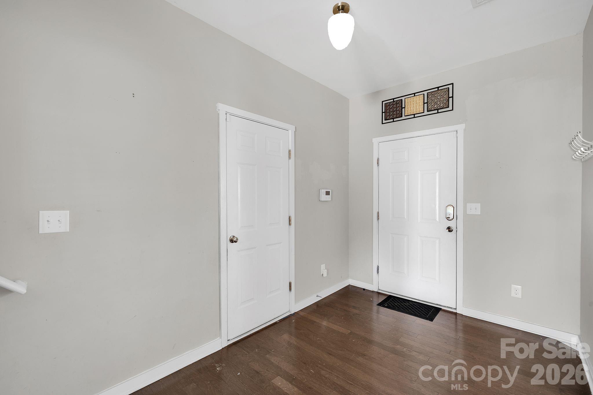 433 Battery Circle — Clover
